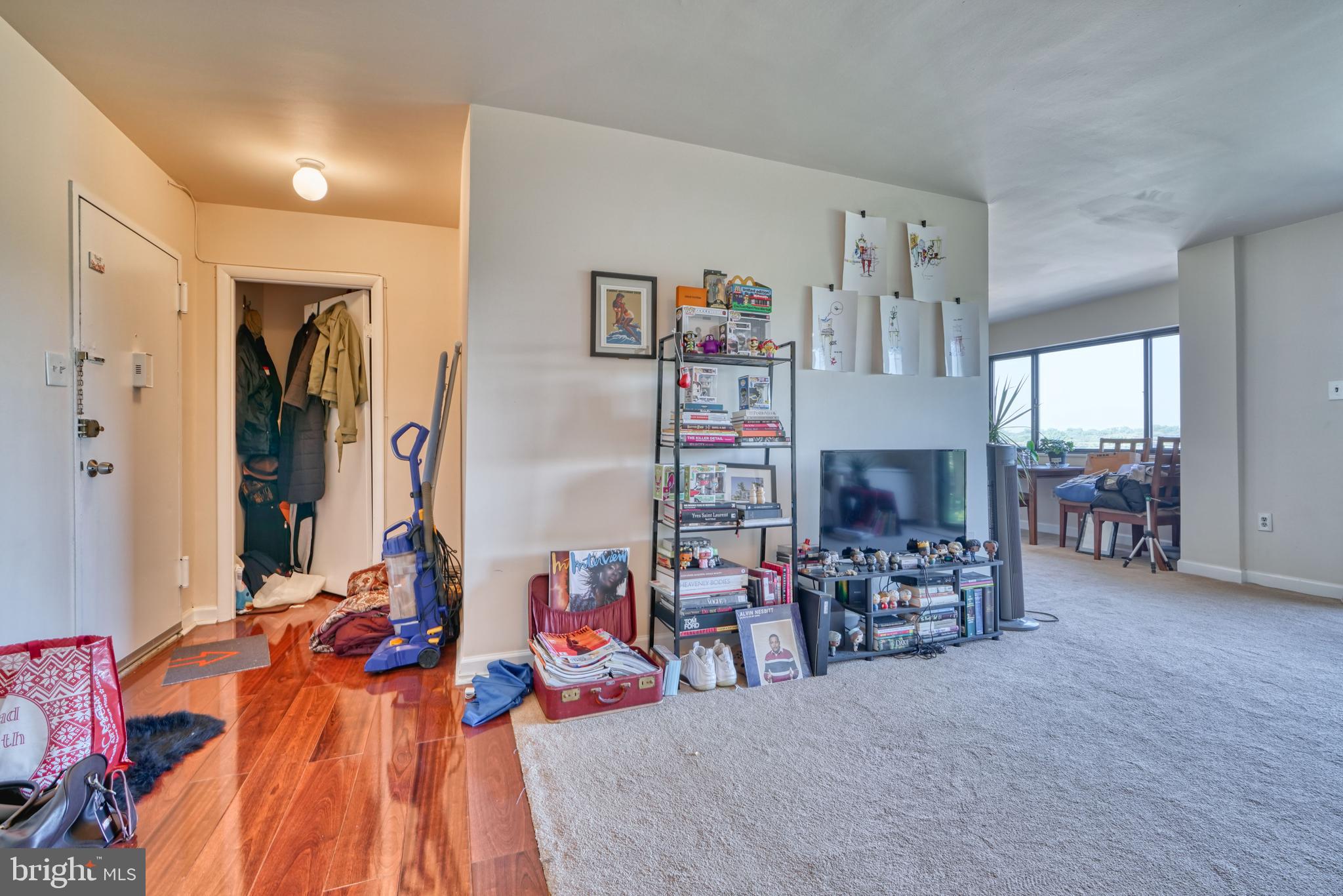 PINEWAY TOWERS - Residential