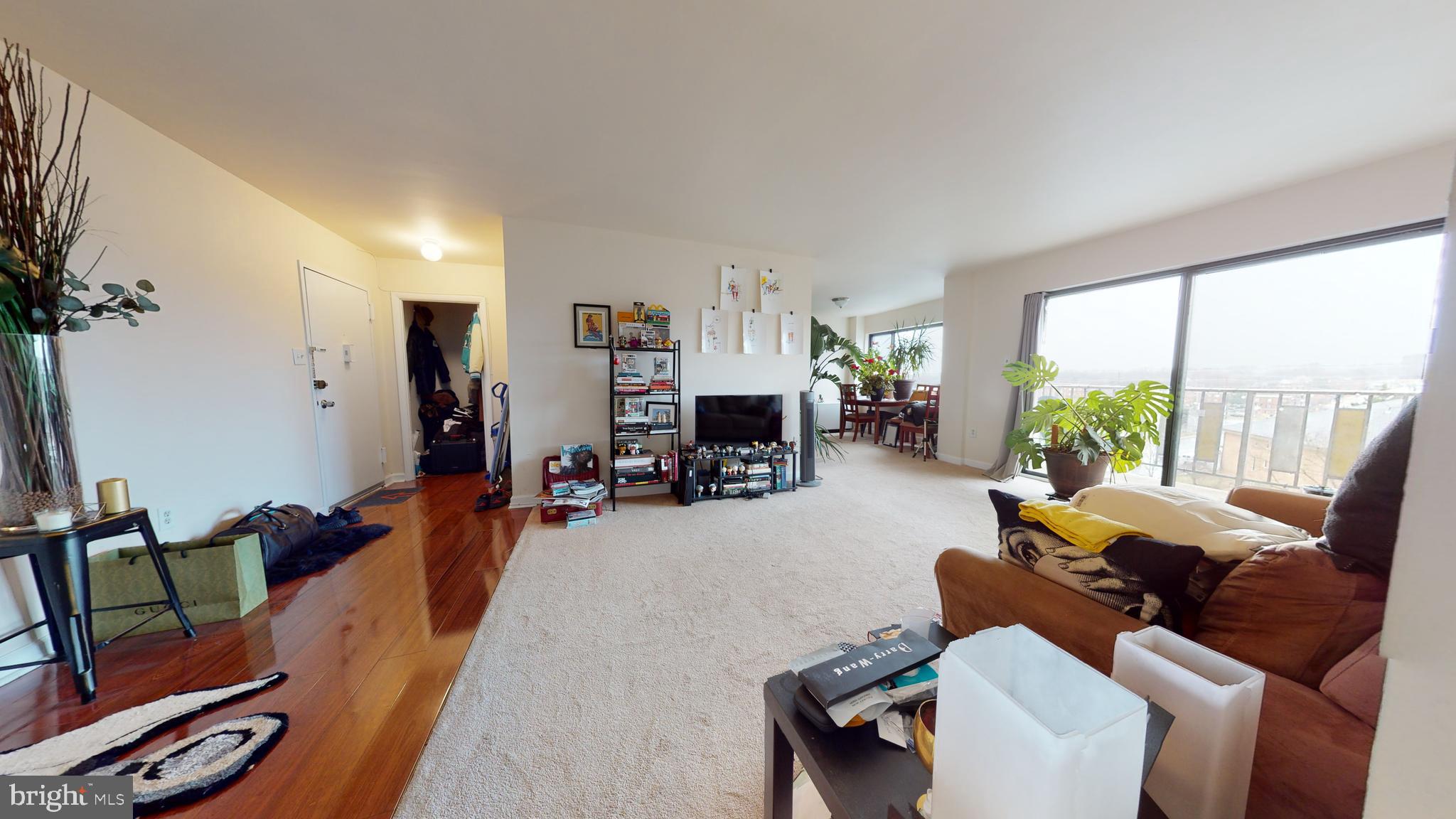 PINEWAY TOWERS - Residential