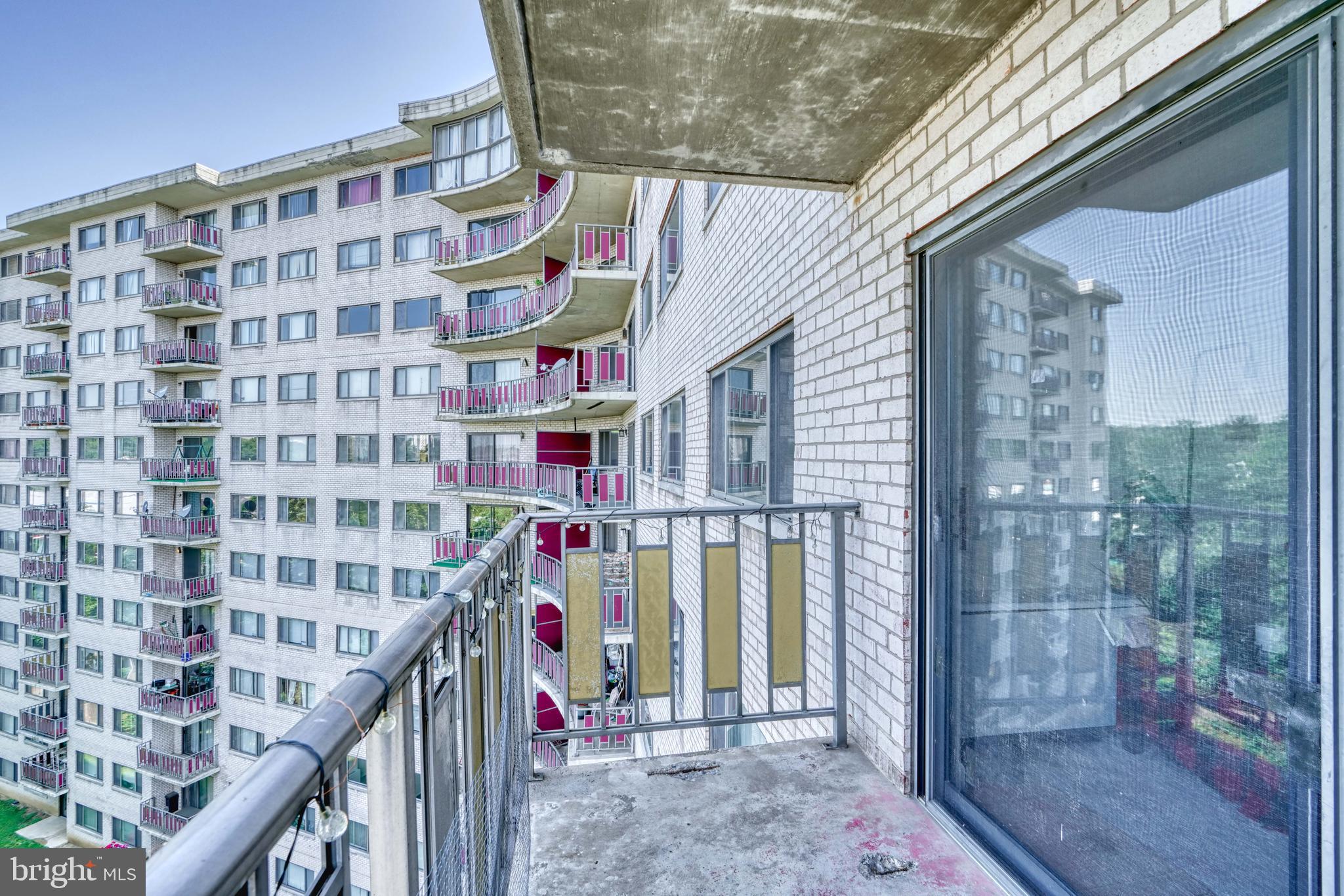 PINEWAY TOWERS - Residential