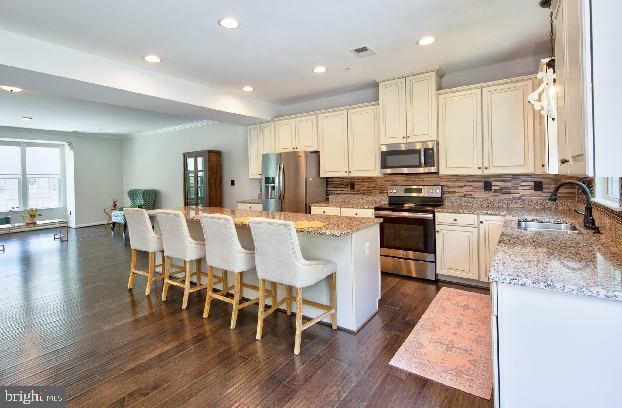 1305 DICKINSON COURT