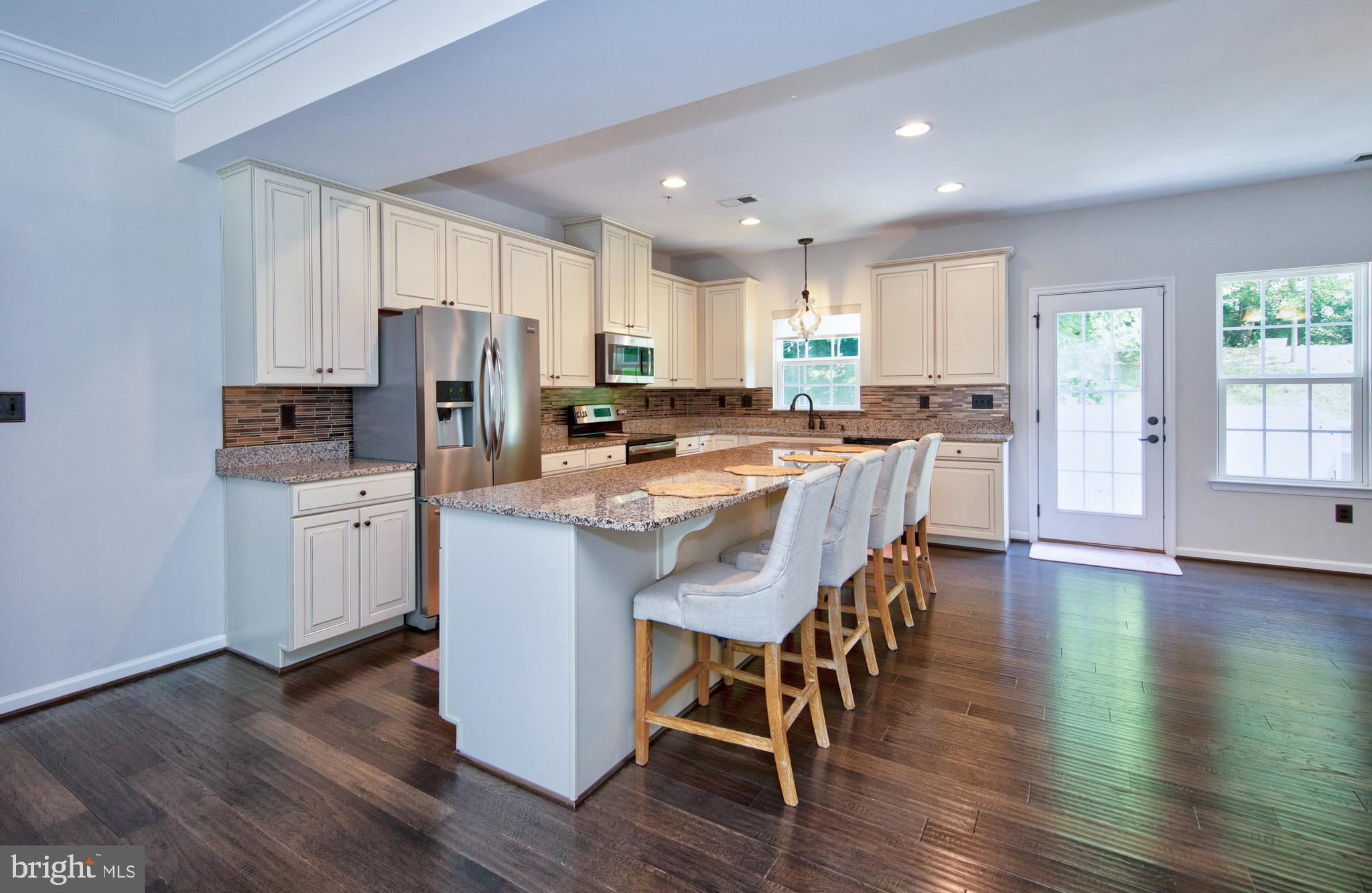 1305 DICKINSON COURT