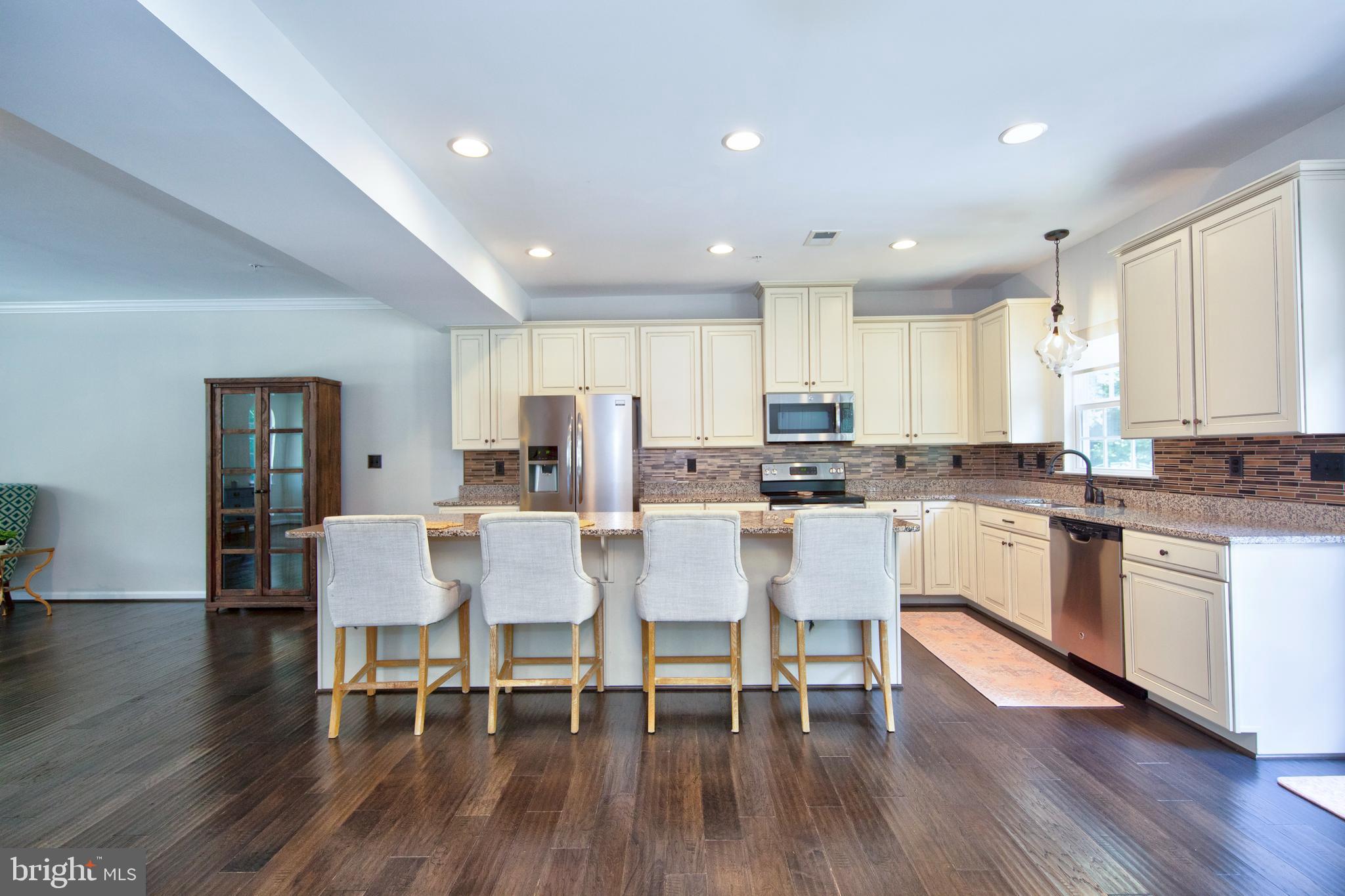 1305 DICKINSON COURT