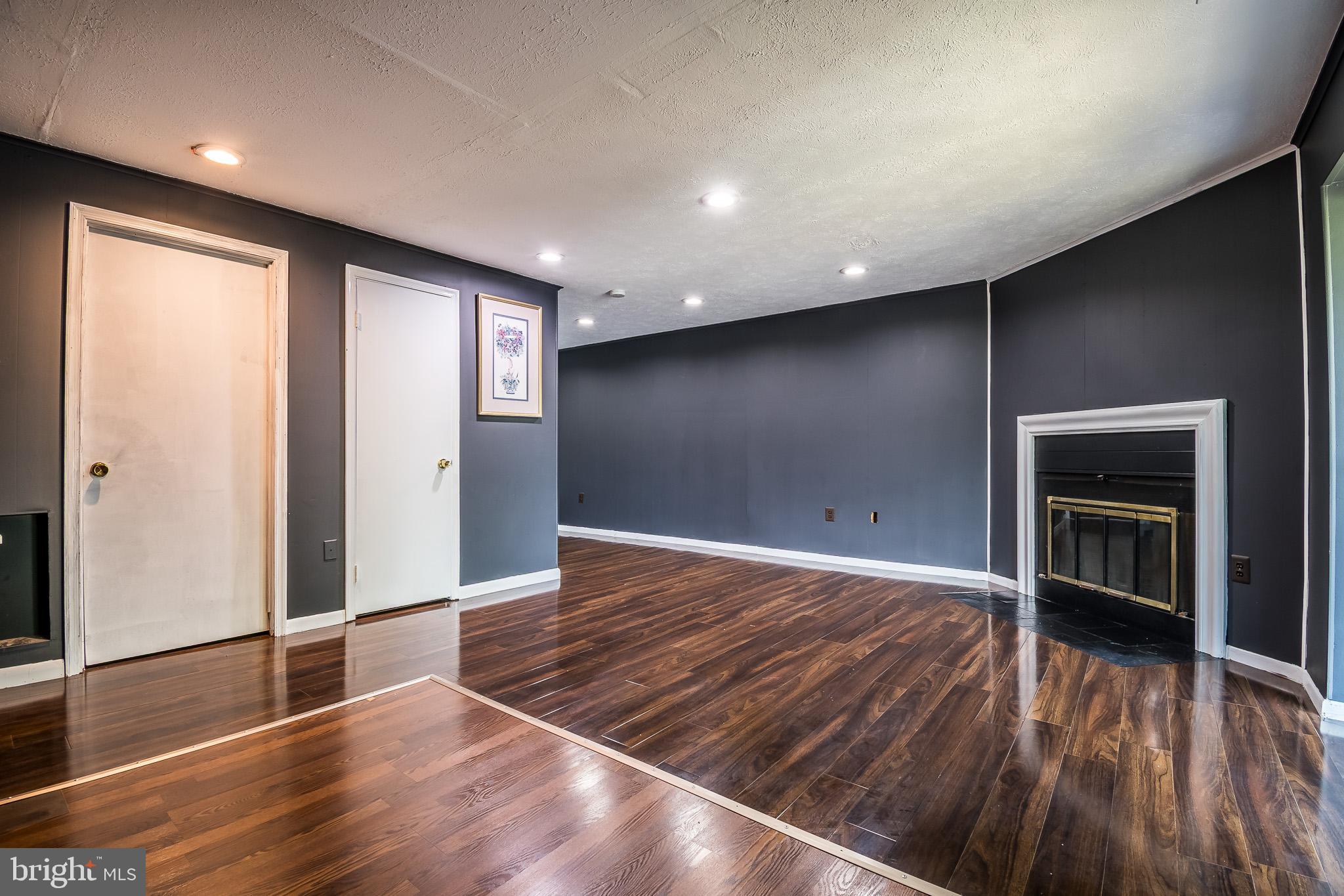 POINT OF WOODS - Residential