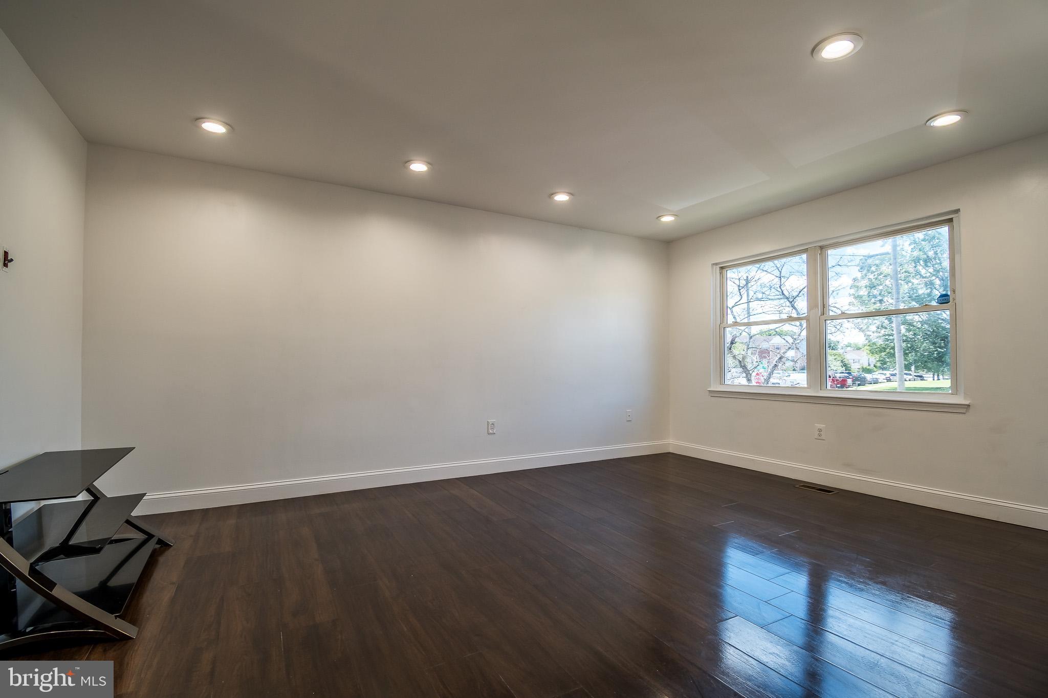 POINT OF WOODS - Residential