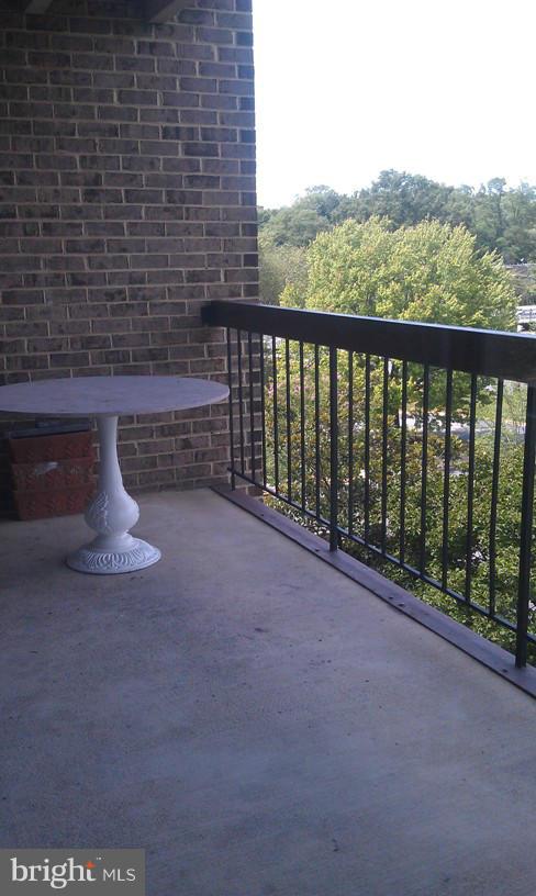 TREEBROOKE CONDOMINIUM - Residential Lease