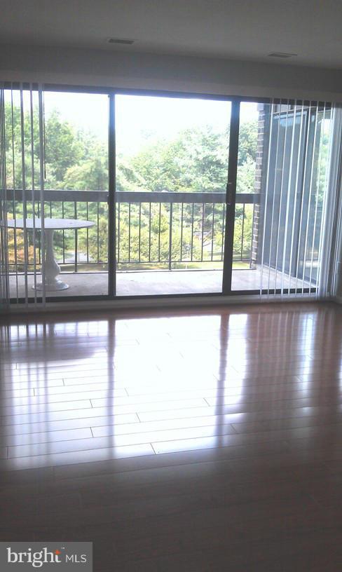 TREEBROOKE CONDOMINIUM - Residential Lease