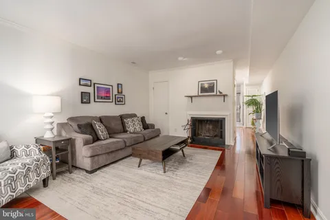 MLS: DCDC2196076
