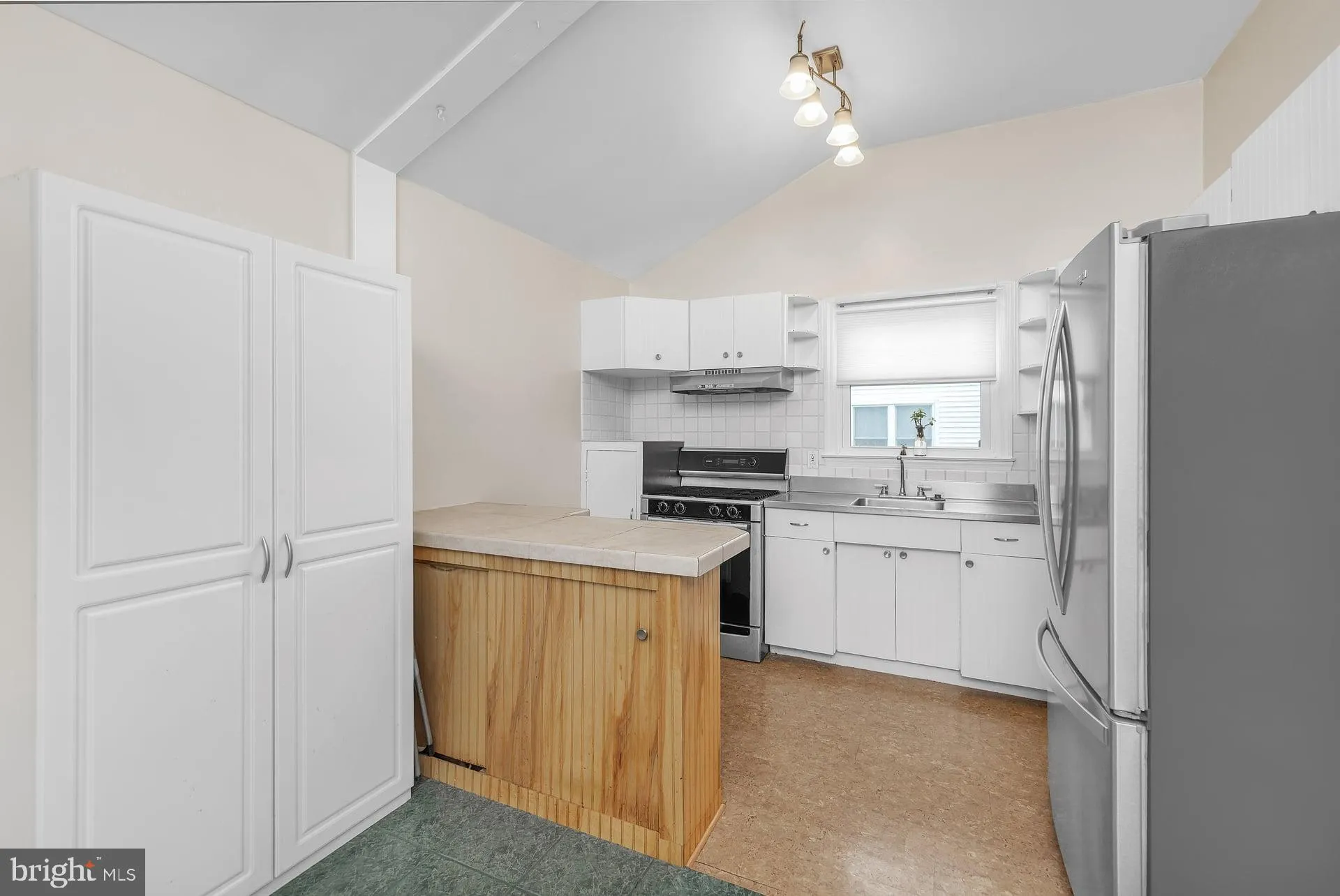 West Deptford, New Jersey 08096, United States, 4 Bedrooms Bedrooms, ,2 BathroomsBathrooms,Residential,Active,185971