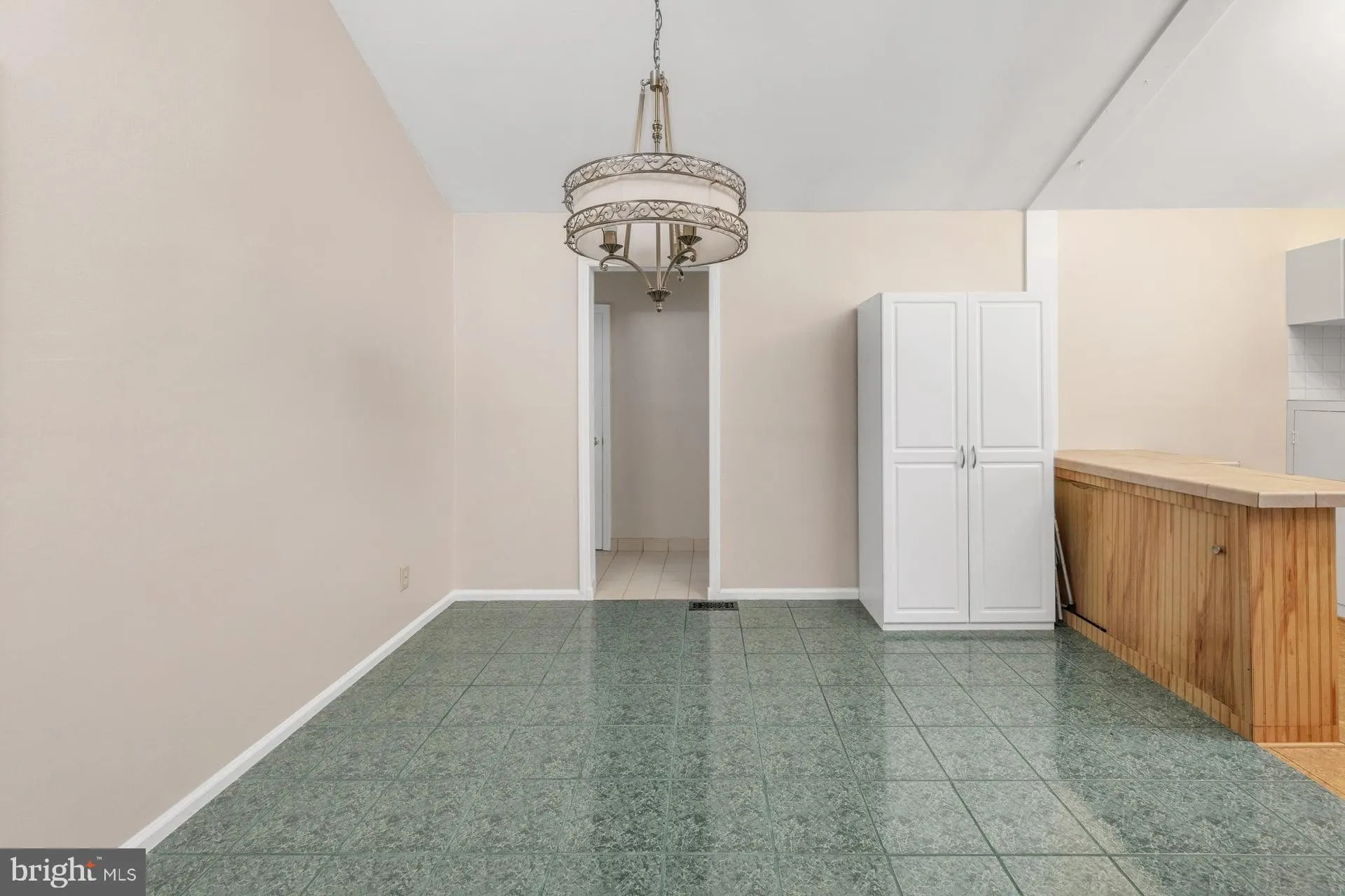 West Deptford, New Jersey 08096, United States, 4 Bedrooms Bedrooms, ,2 BathroomsBathrooms,Residential,Active,185971