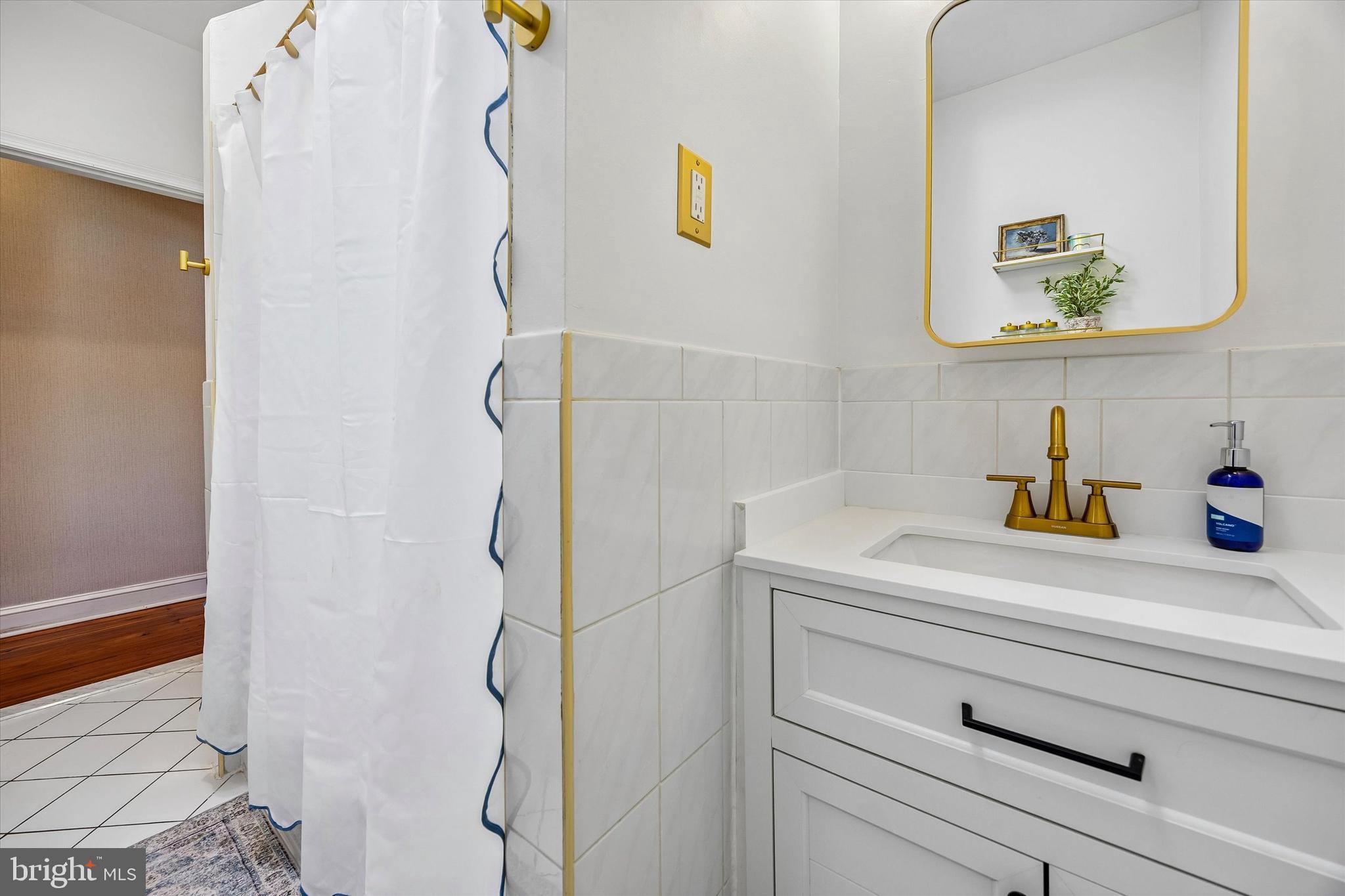 ROXBOROUGH - Residential