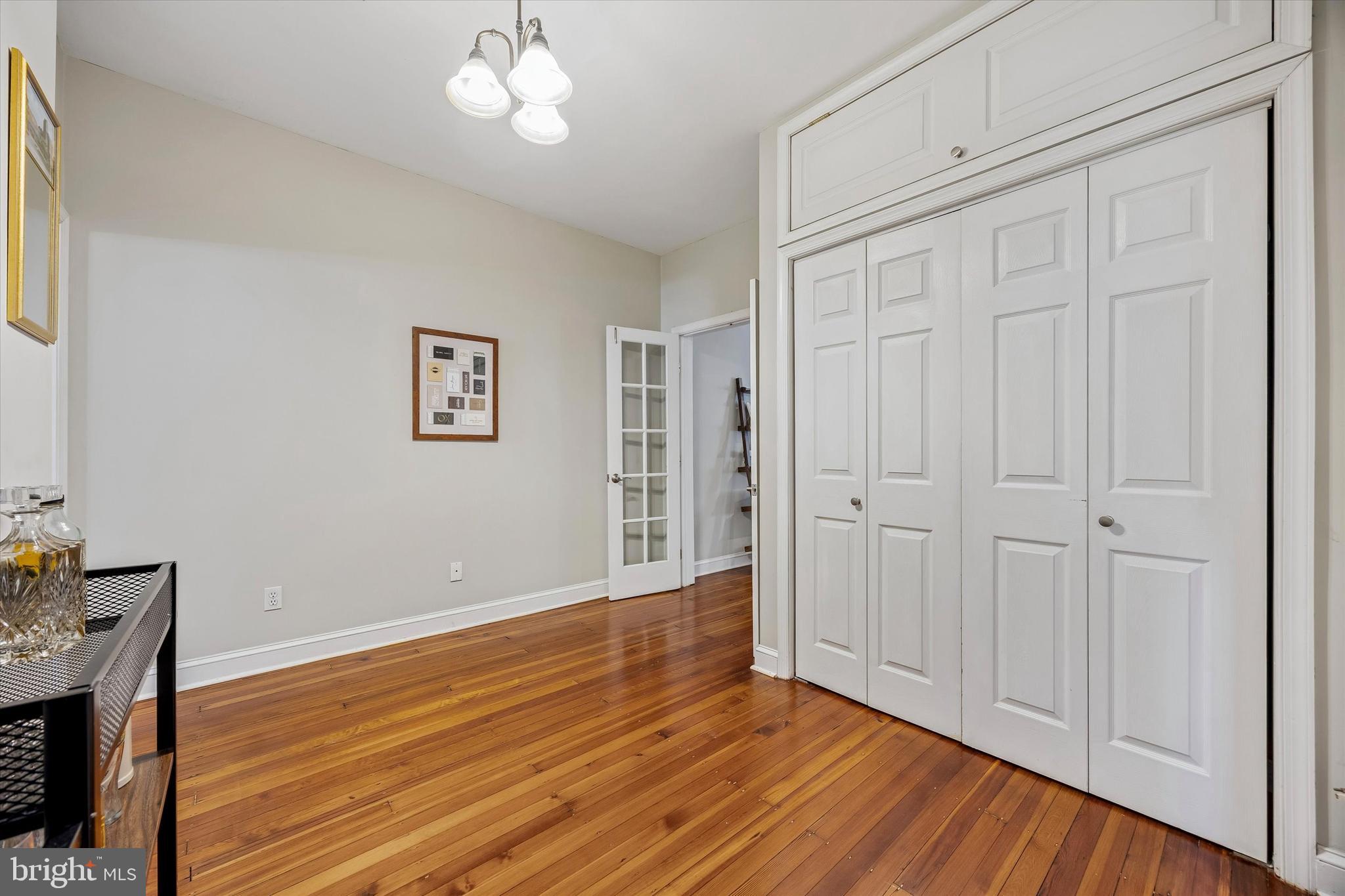 ROXBOROUGH - Residential