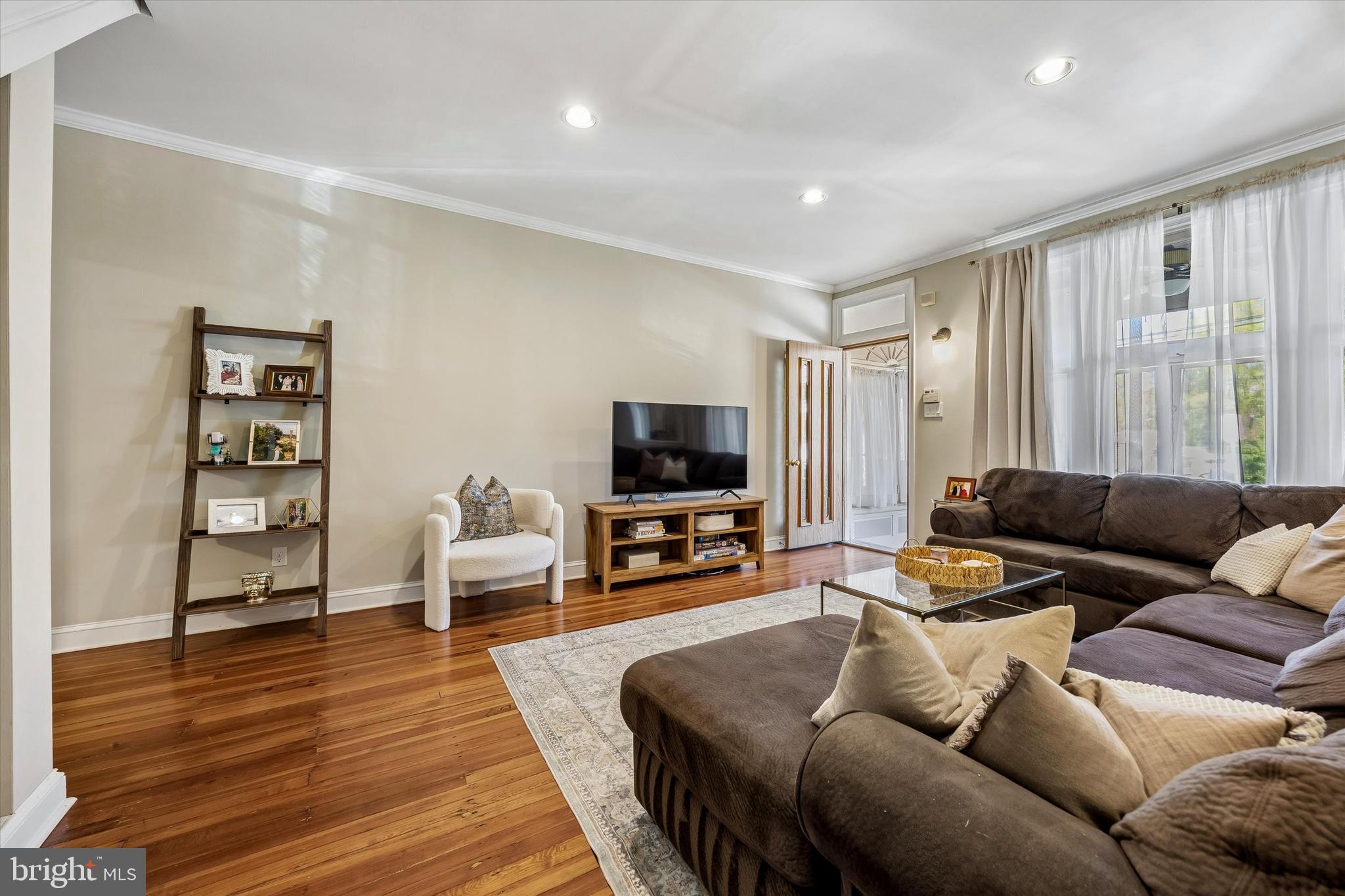 ROXBOROUGH - Residential