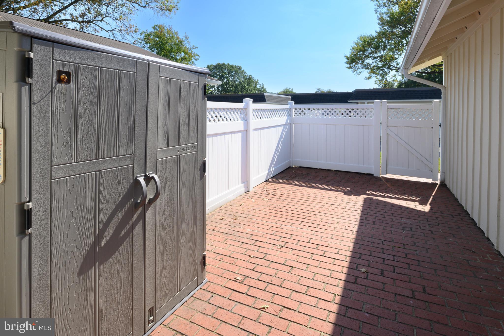 LEISURE WORLD - Residential