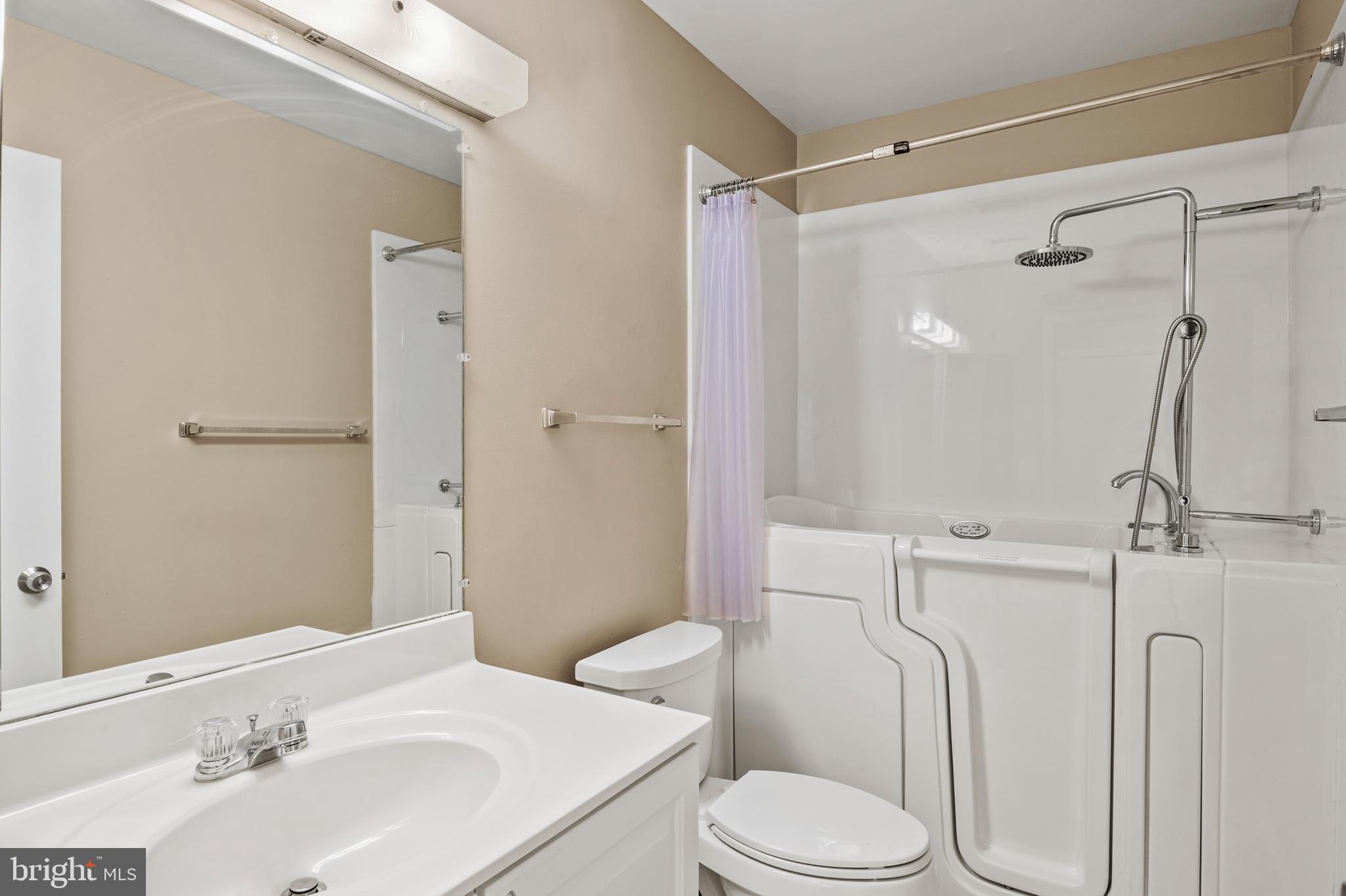 LEISURE WORLD - Residential