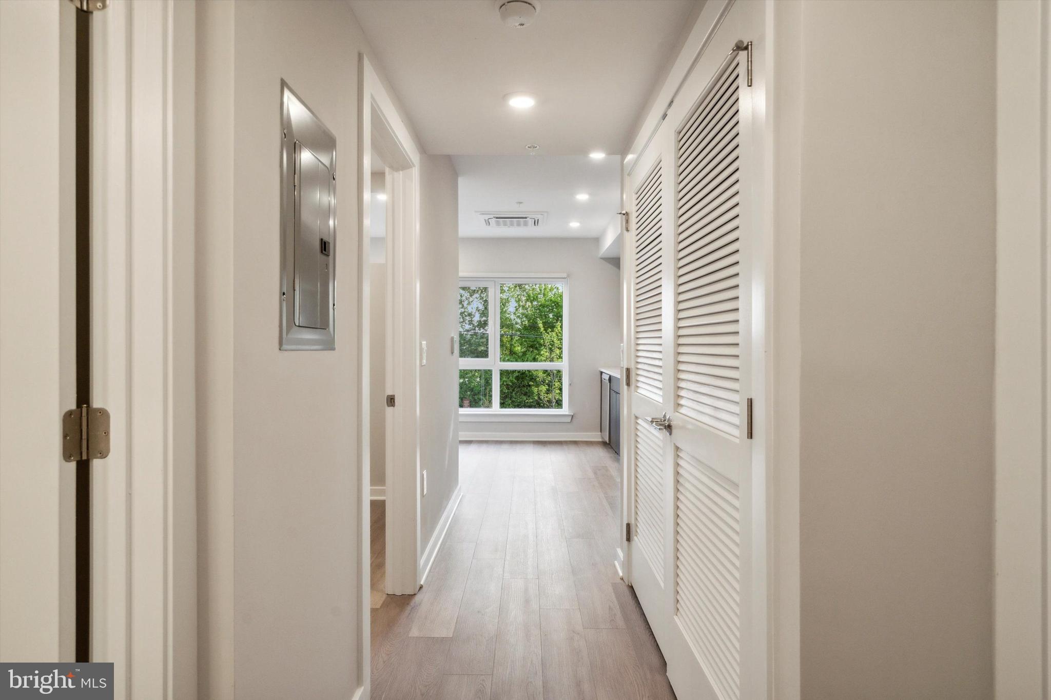 EAST FALLS - Residential Lease