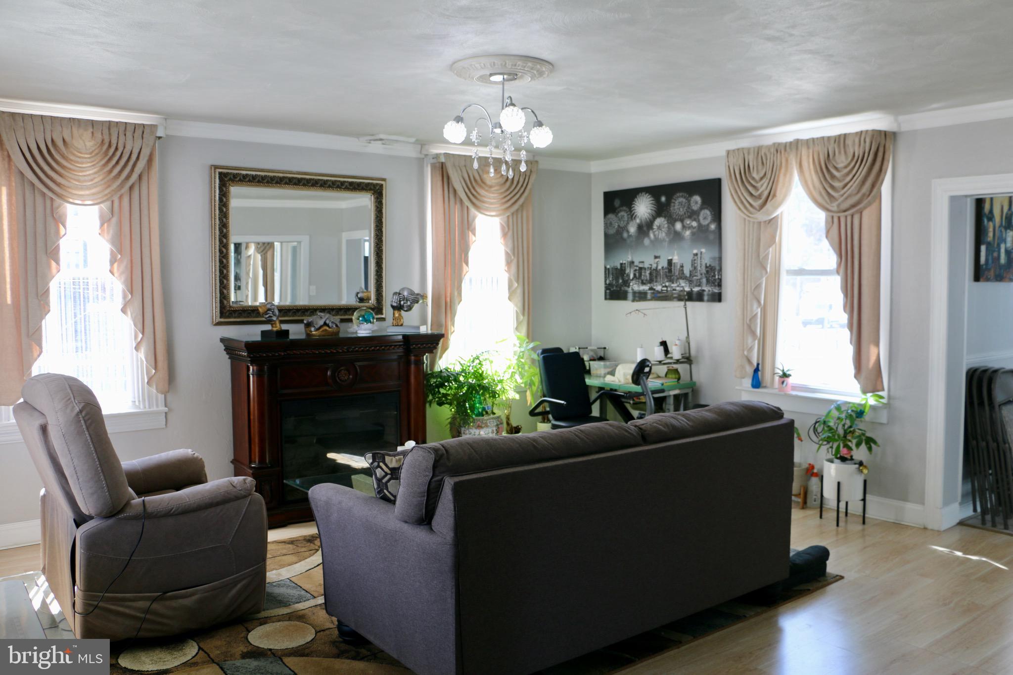 87 E FRANKLIN STREET