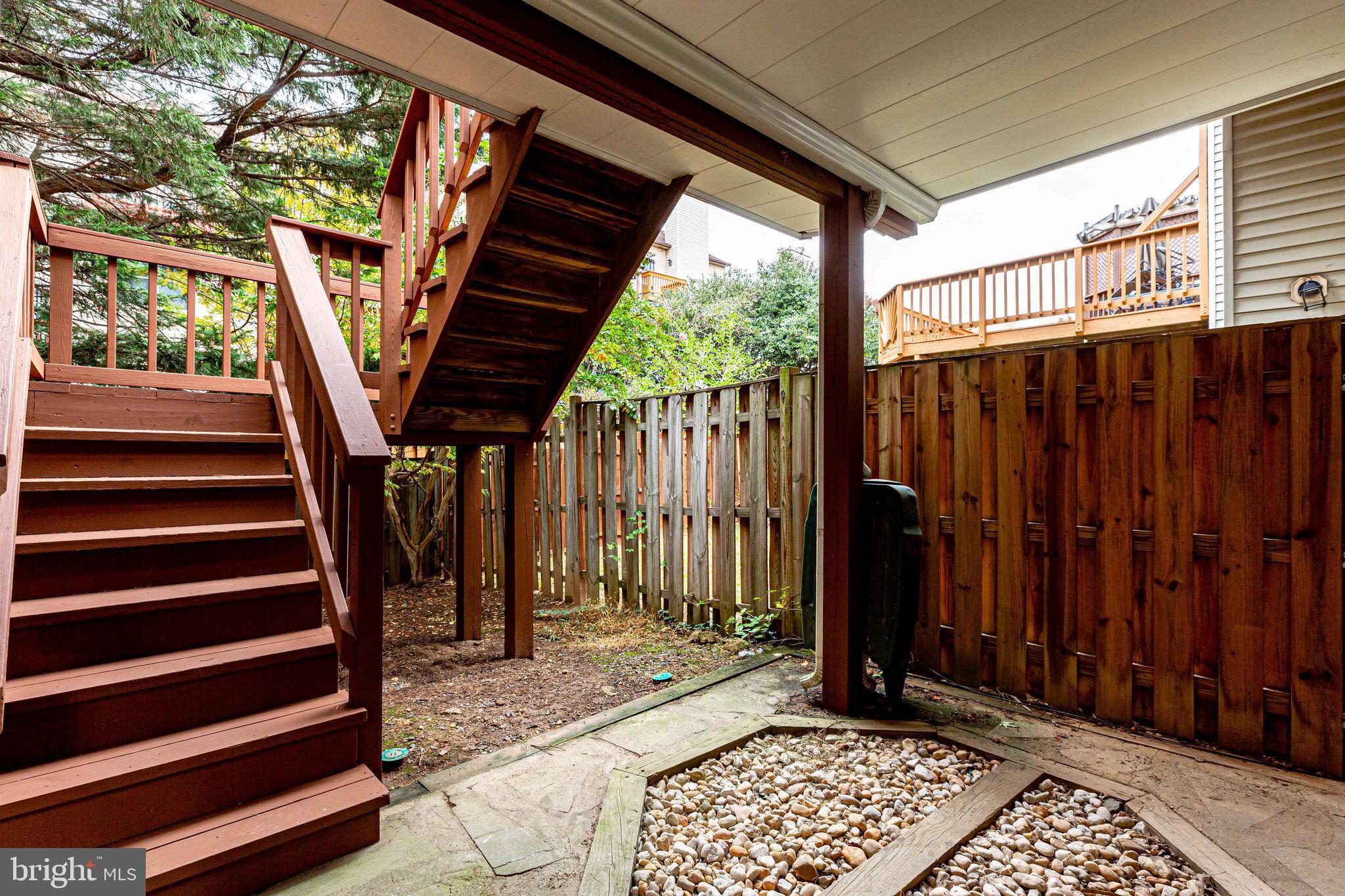 PINECREST - Residential