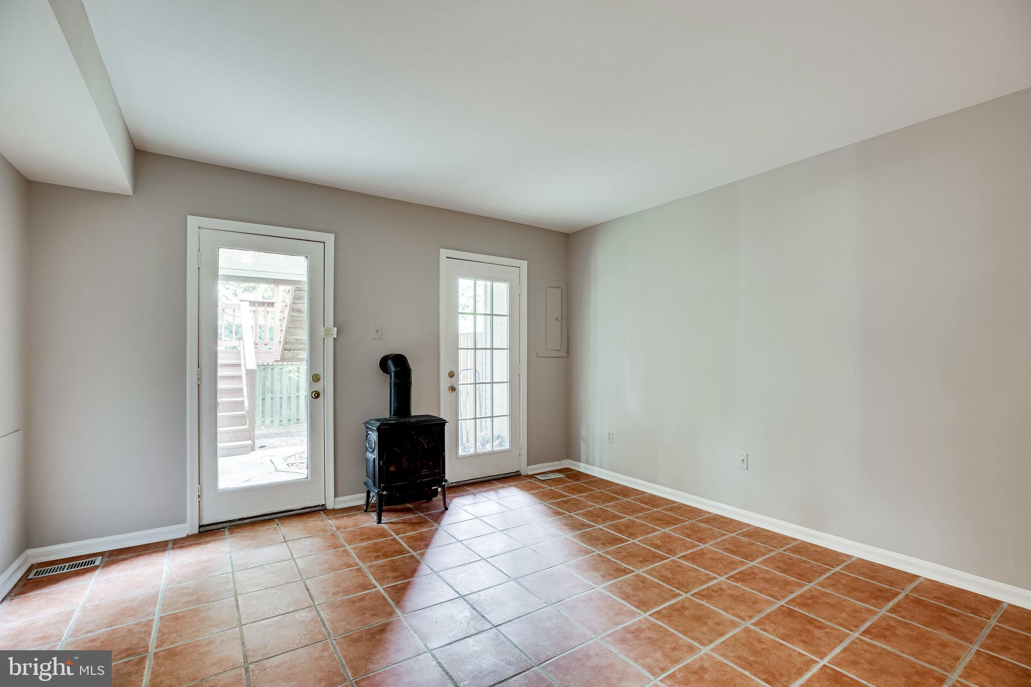 PINECREST - Residential