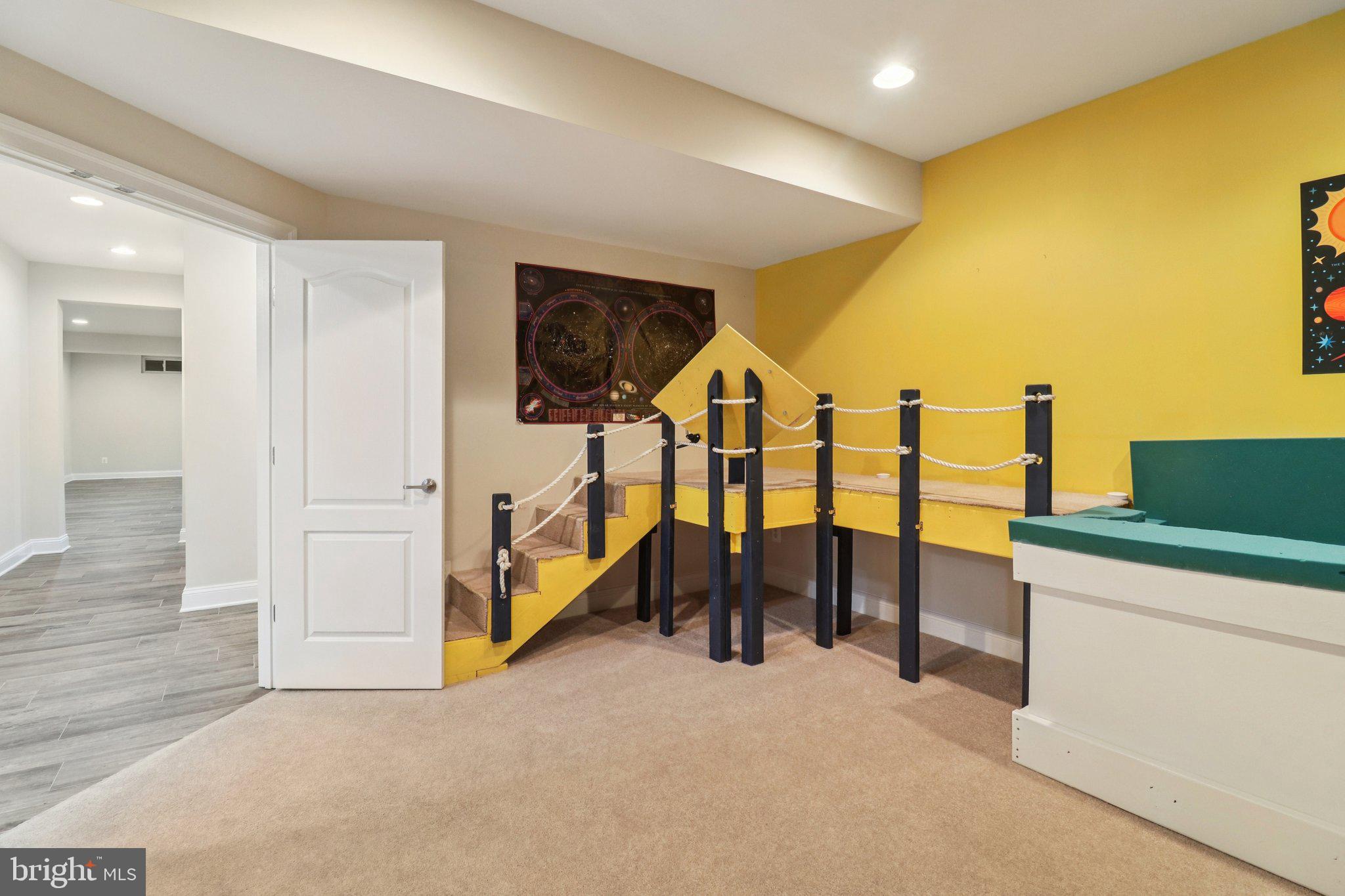 FOX CHAPEL ESTATES - Residential