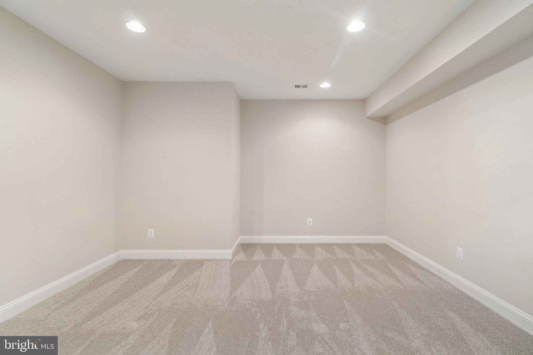 FOX CHAPEL ESTATES - Residential