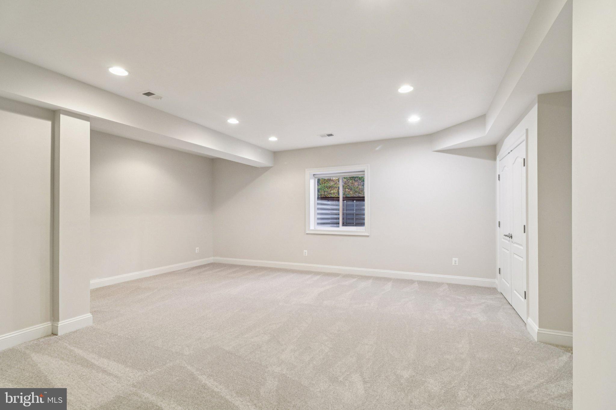 FOX CHAPEL ESTATES - Residential