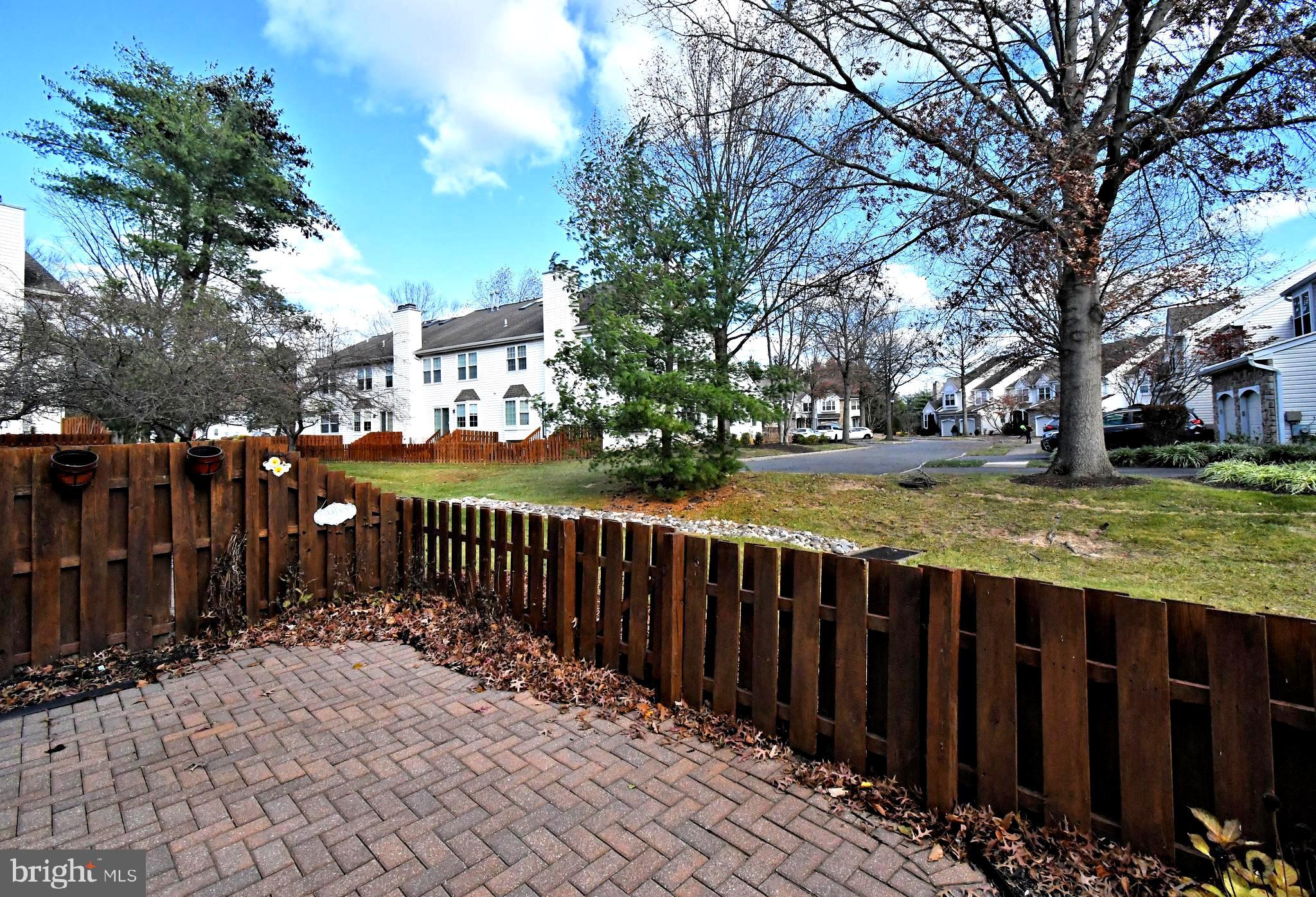 ASPEN WOODS - Residential