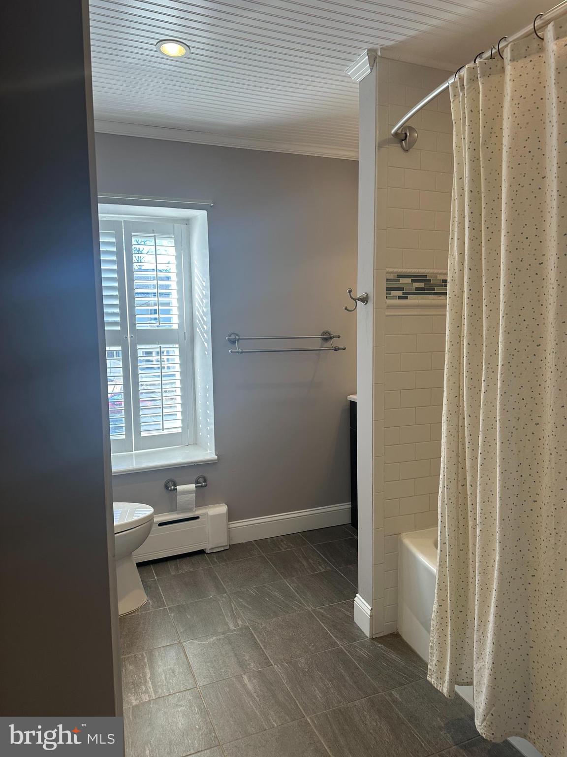 AMBLER HOUSE - Residential Lease