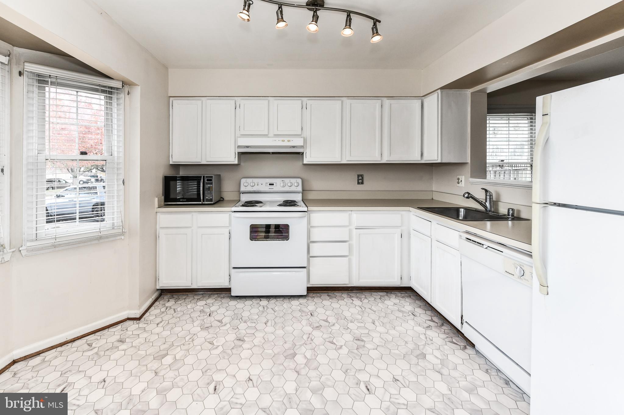 STONEHENGE - Residential Lease