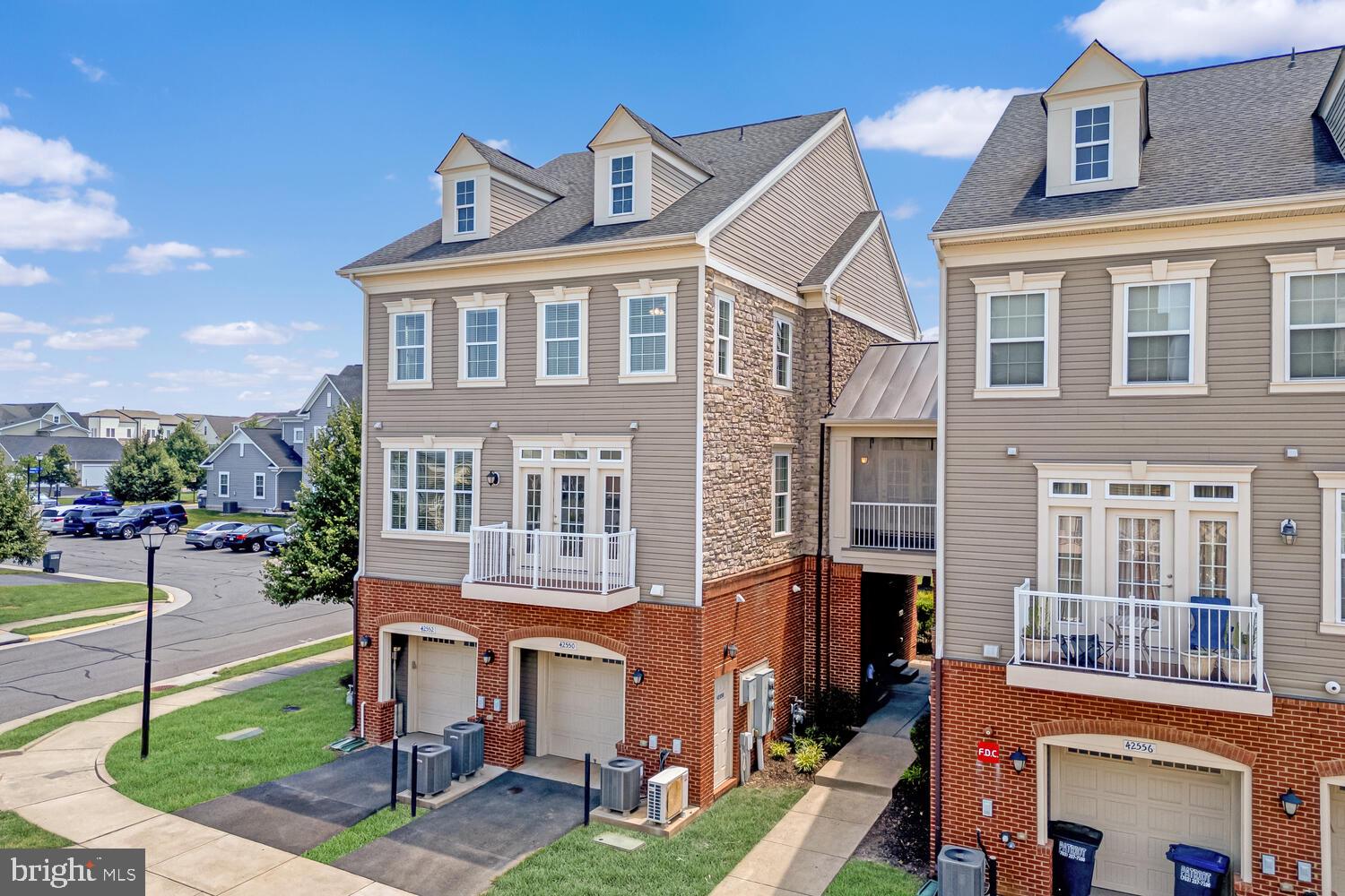 42550 SUNSET RIDGE SQUARE