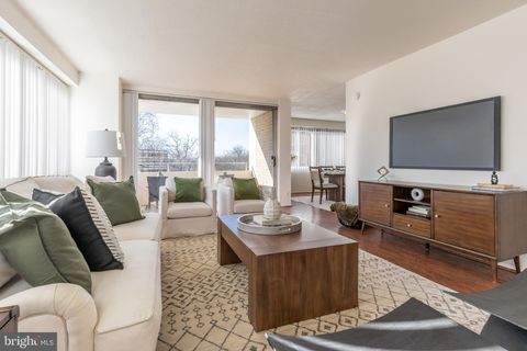 Photo of 4515 Willard Avenue #609, CHEVY CHASE, MD 20815 (MLS # MDMC2213426)