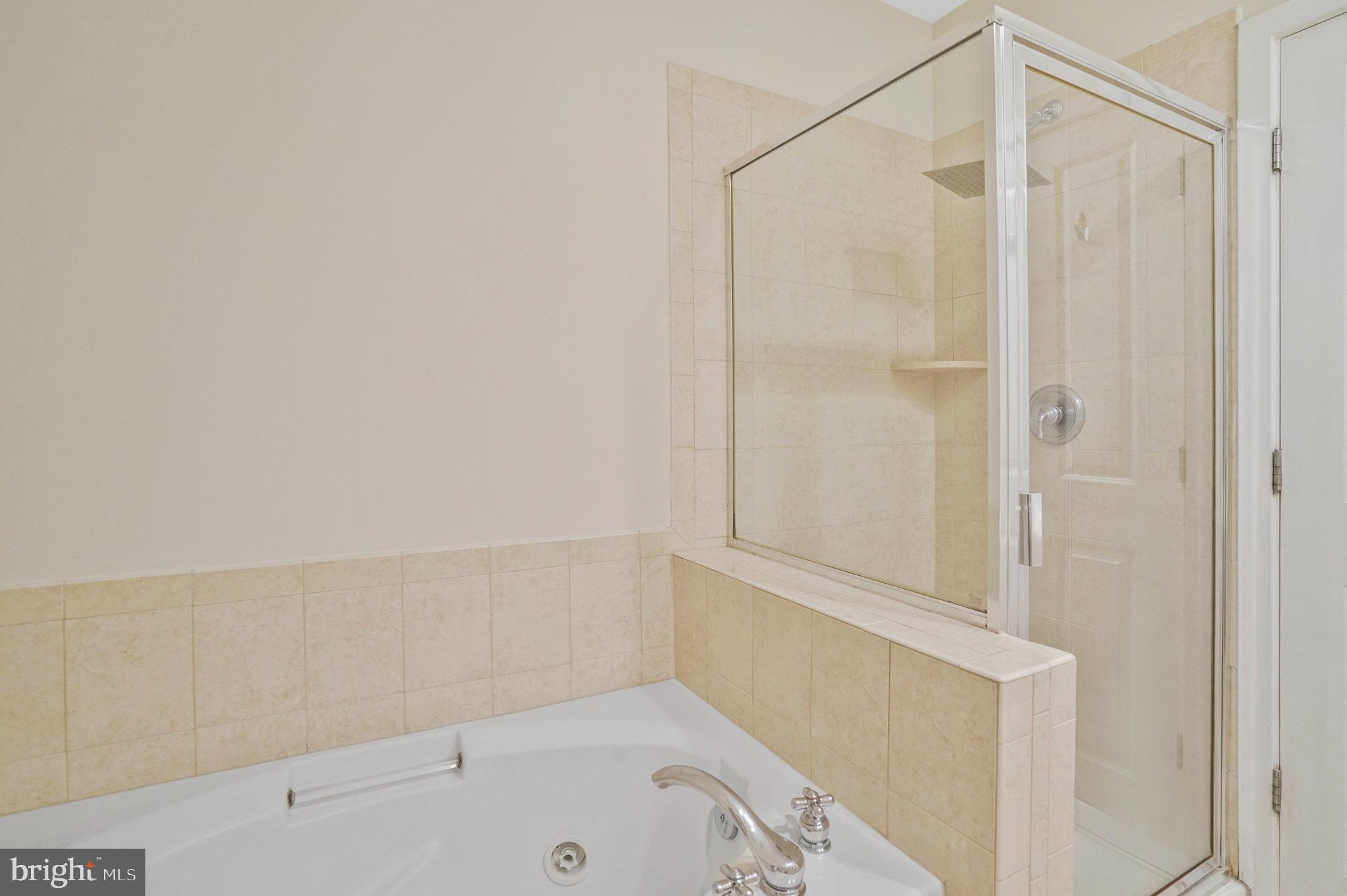 CLARENDON PARK - Residential Lease