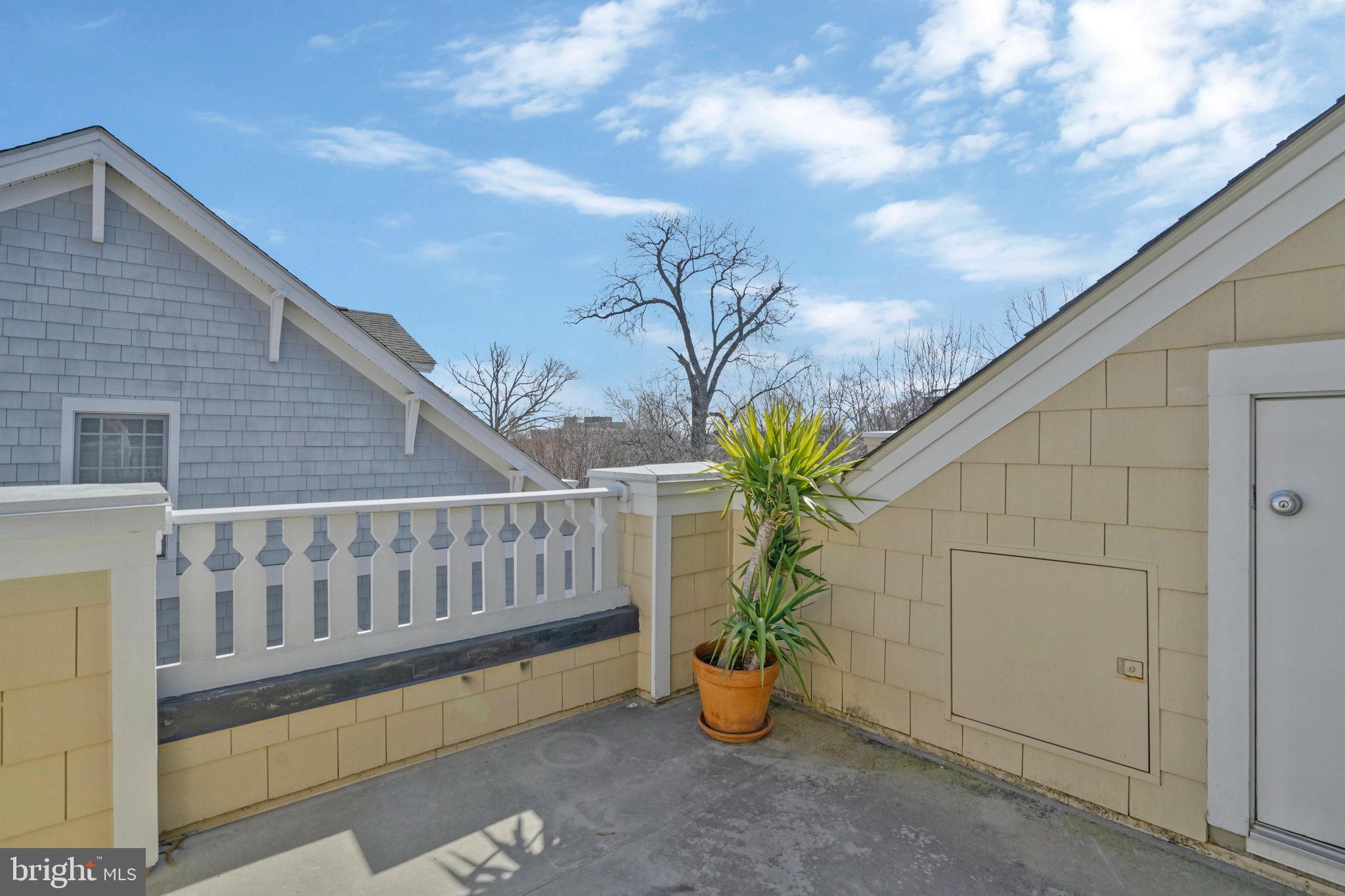 CLARENDON PARK - Residential Lease