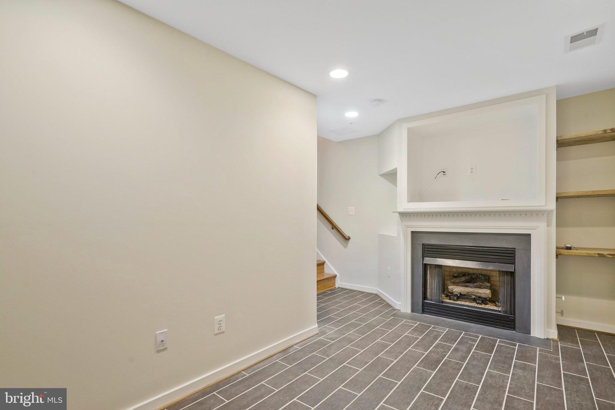 CLARENDON PARK - Residential Lease