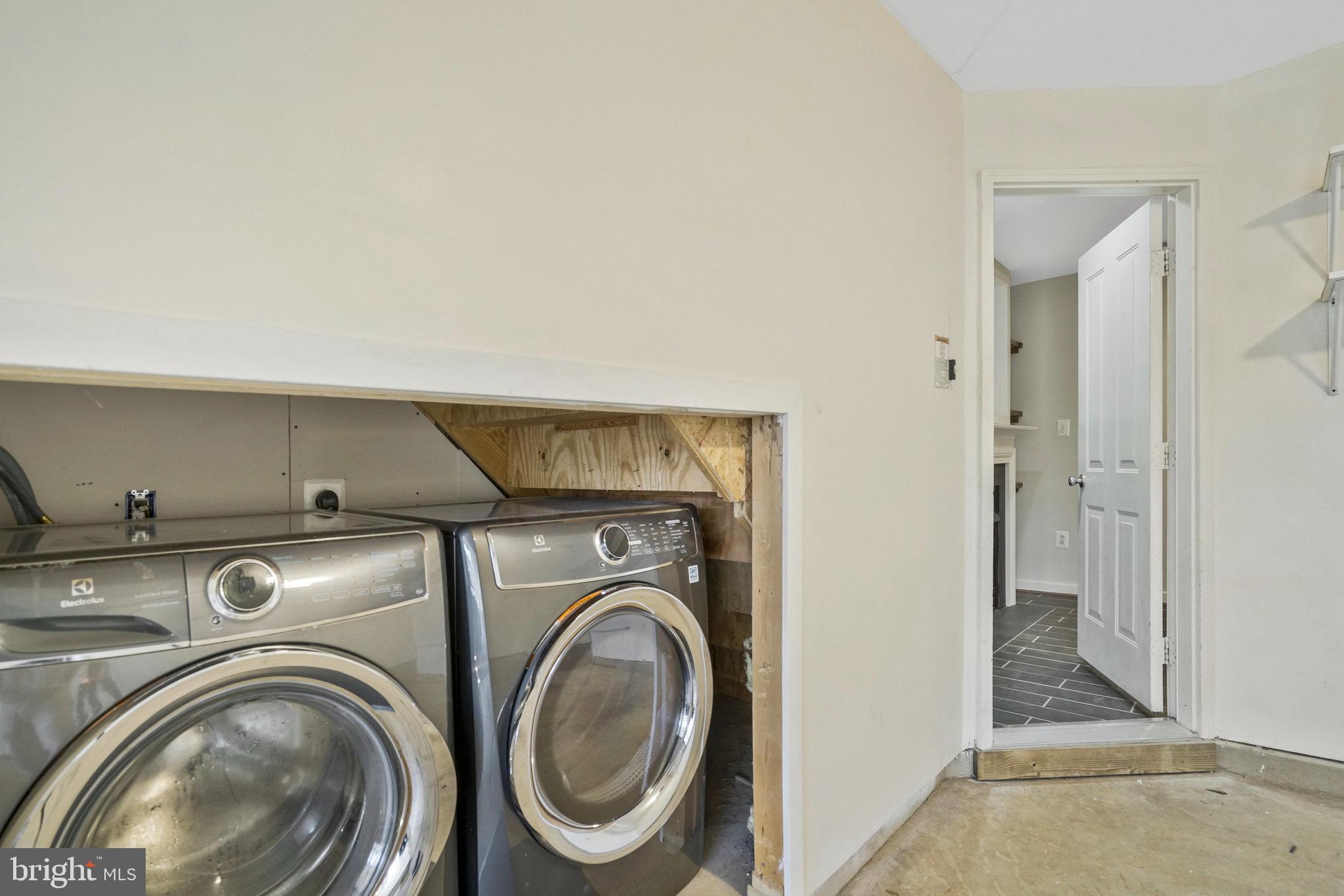 CLARENDON PARK - Residential Lease