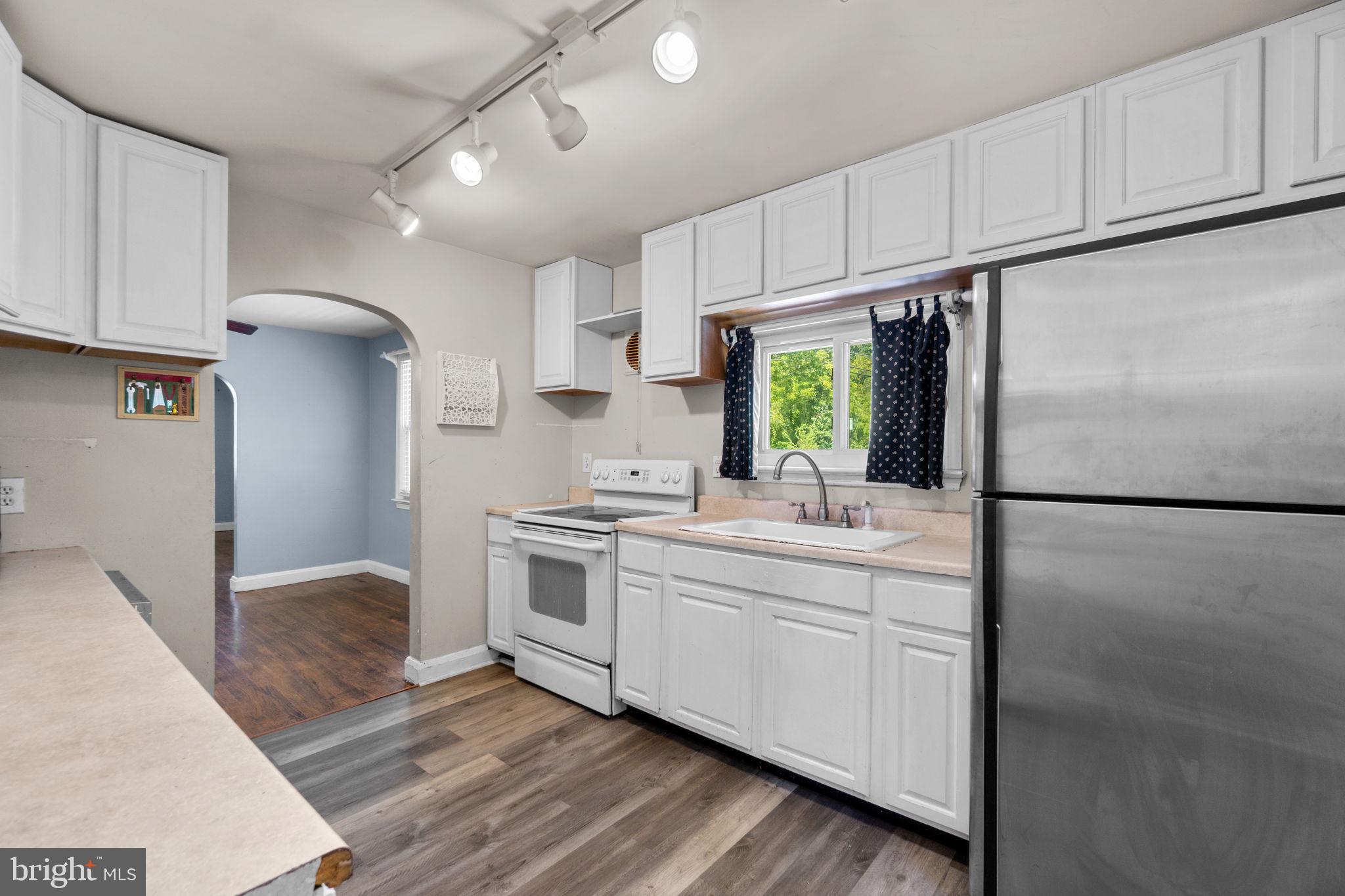 PERRY HALL - Residential