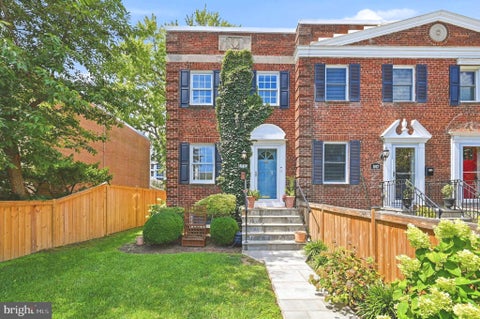 Townhouse For Sale - 1010 Colonial Avenue<br/> Alexandria City County, ALEXANDRIA, VA 22314