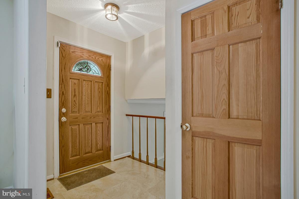 9895 FOXHILL COURT
