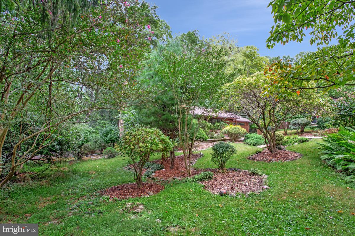9895 FOXHILL COURT