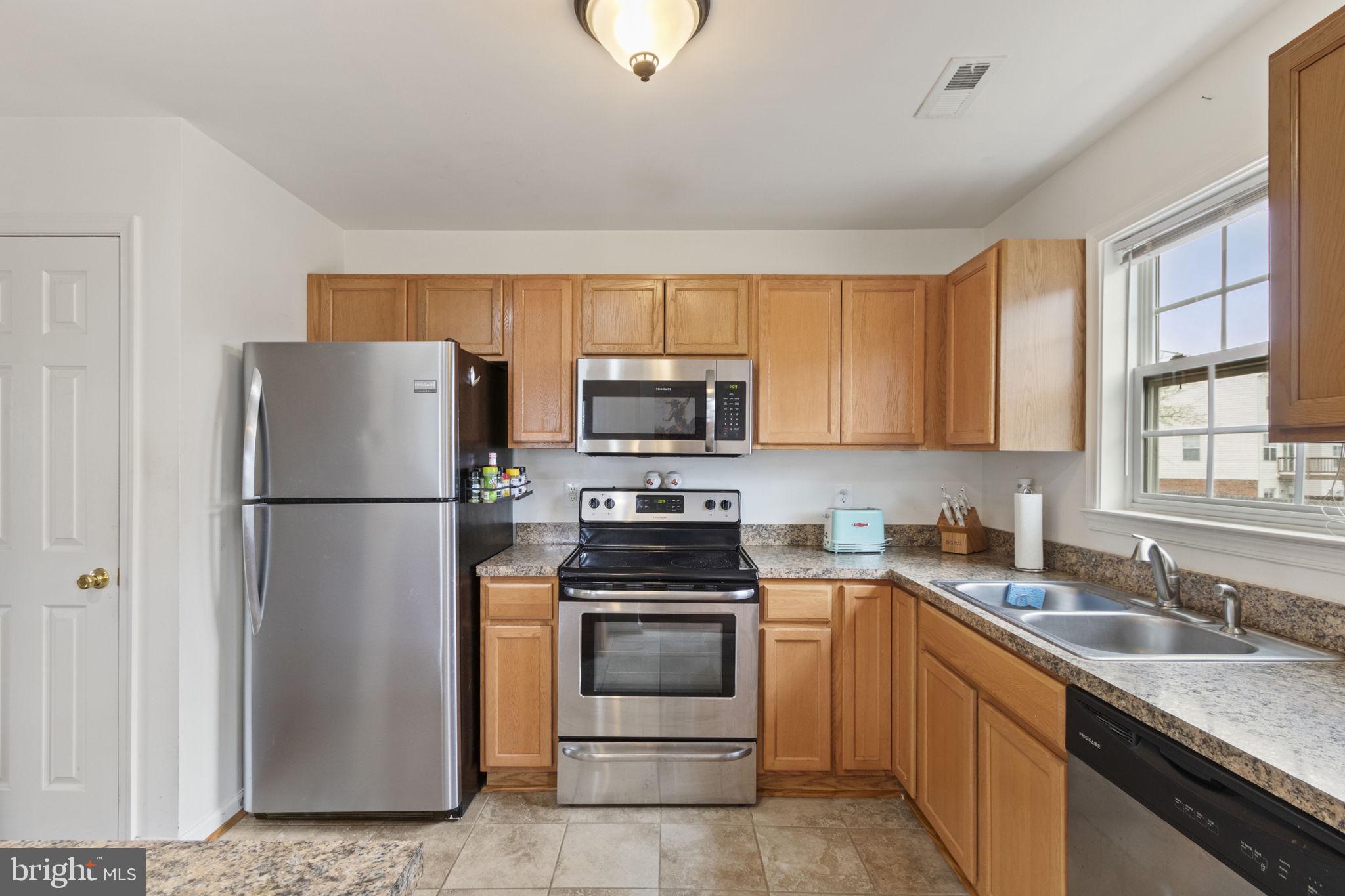 SUNNINGDALE MEADOWS - Residential