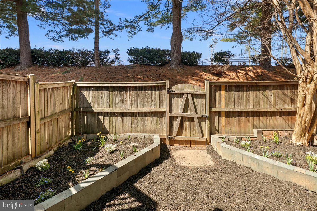 COUNTRY CREEK - Residential