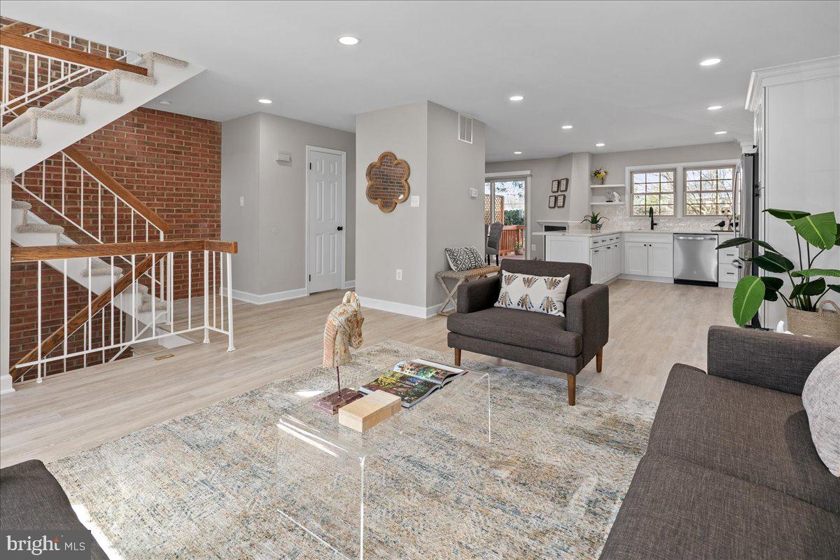 COUNTRY CREEK - Residential