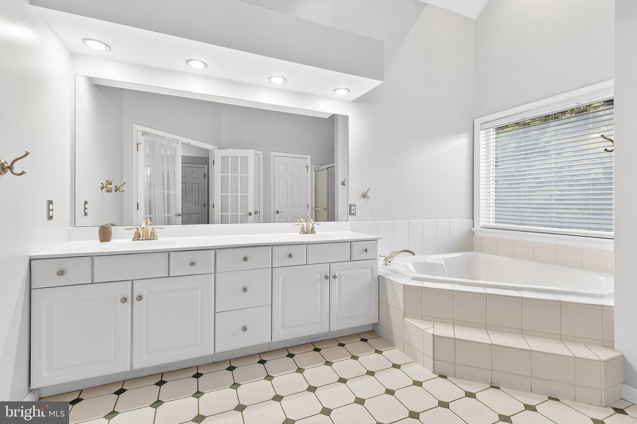 SENTRY WOODS - Residential