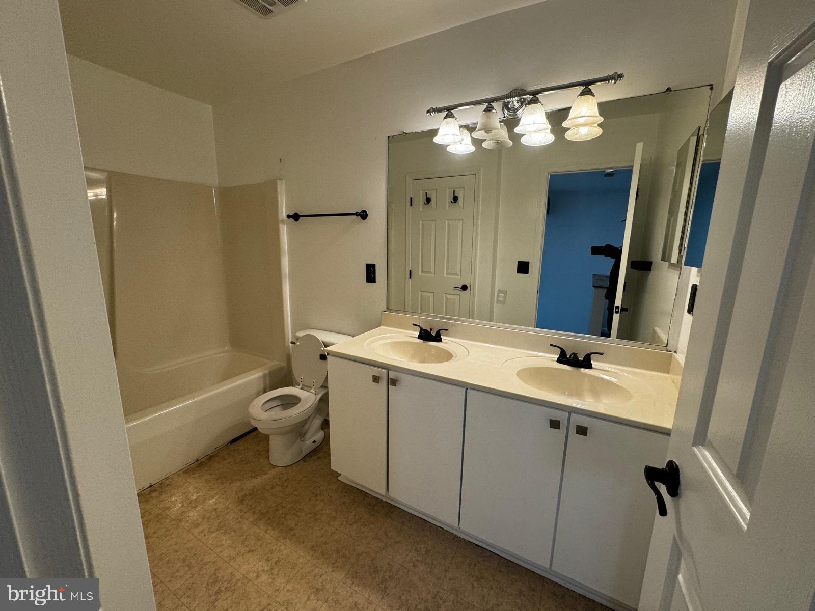 GREENSPRING OVERLOOK - Residential Lease