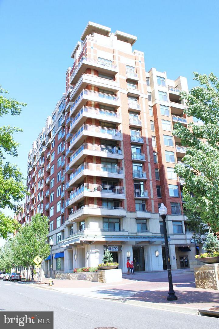 ECLIPSE ON CENTER PARK - Residential Lease