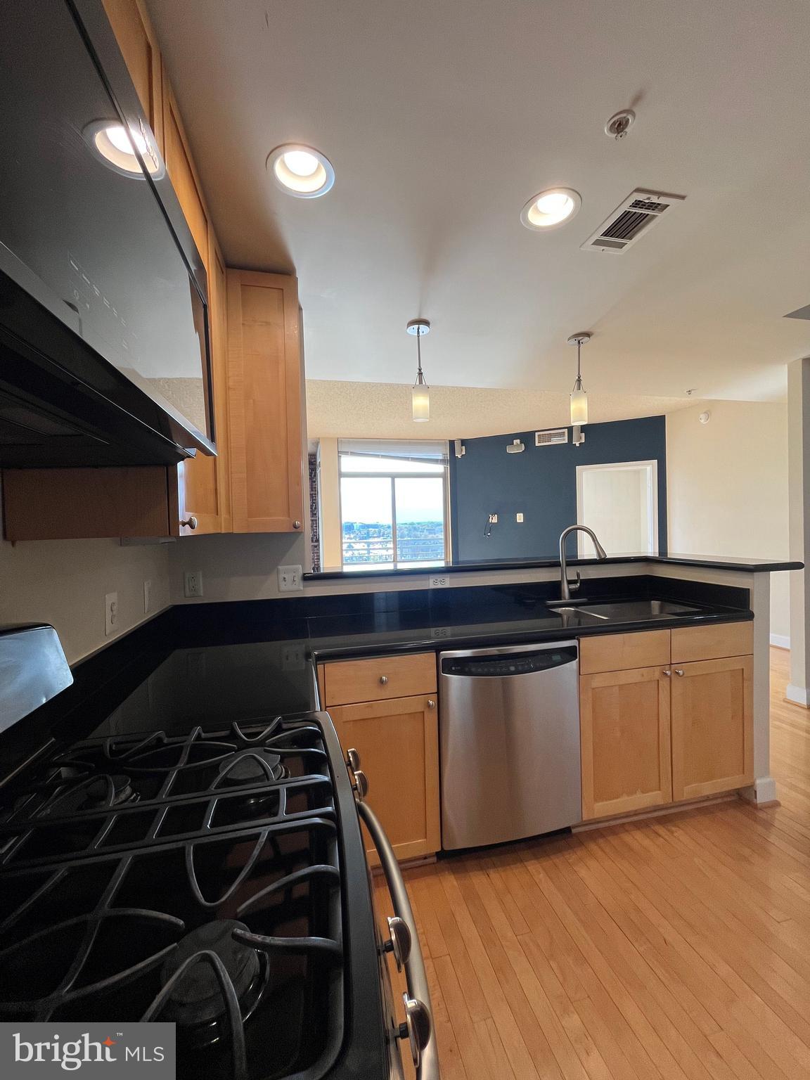 ECLIPSE ON CENTER PARK - Residential Lease