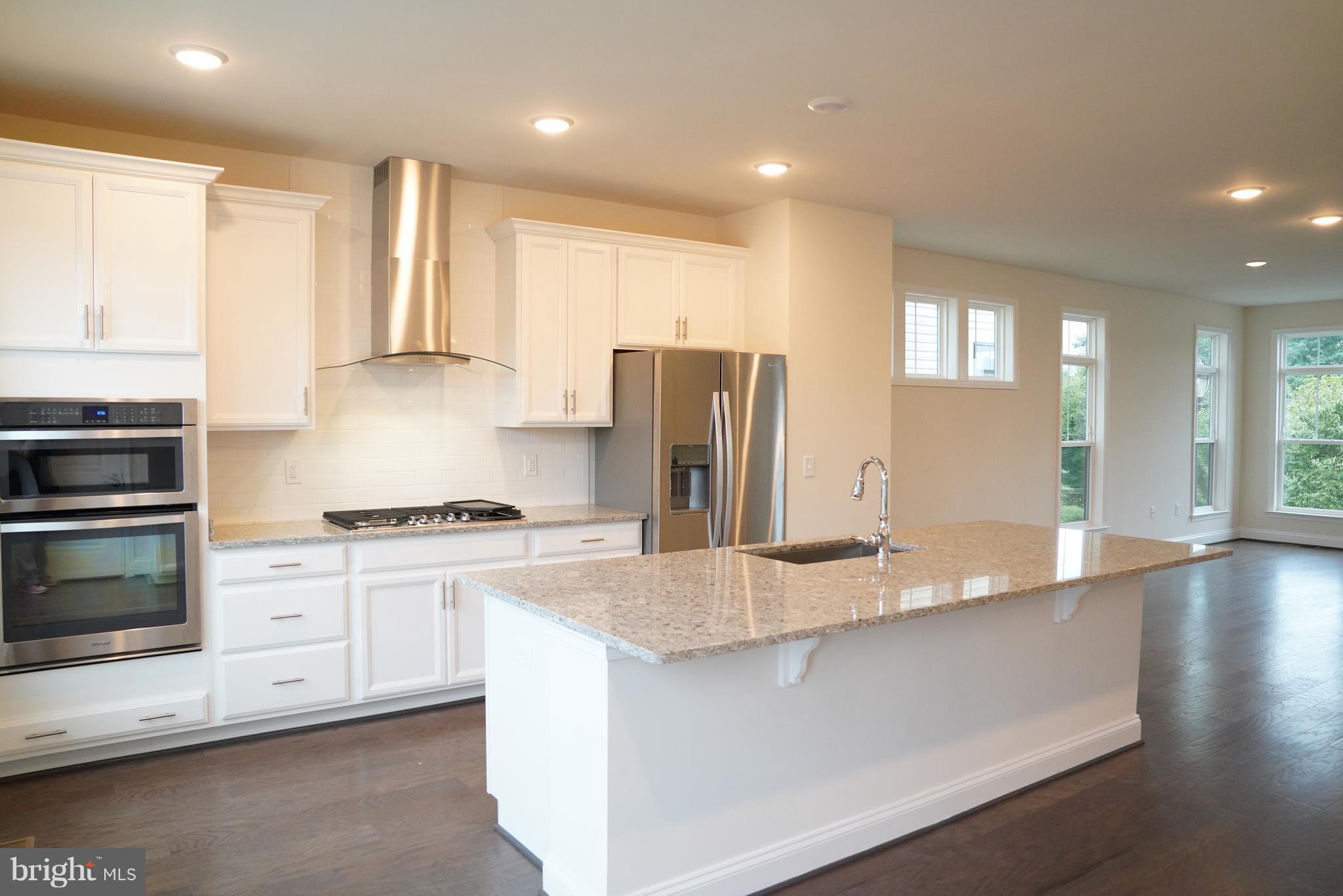 43229 CLARENDON SQUARE