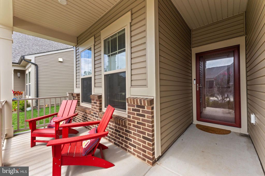 Photo of 6411 Tulip Terrace, HAYMARKET, VA 20169 (MLS # VAPW2104738)