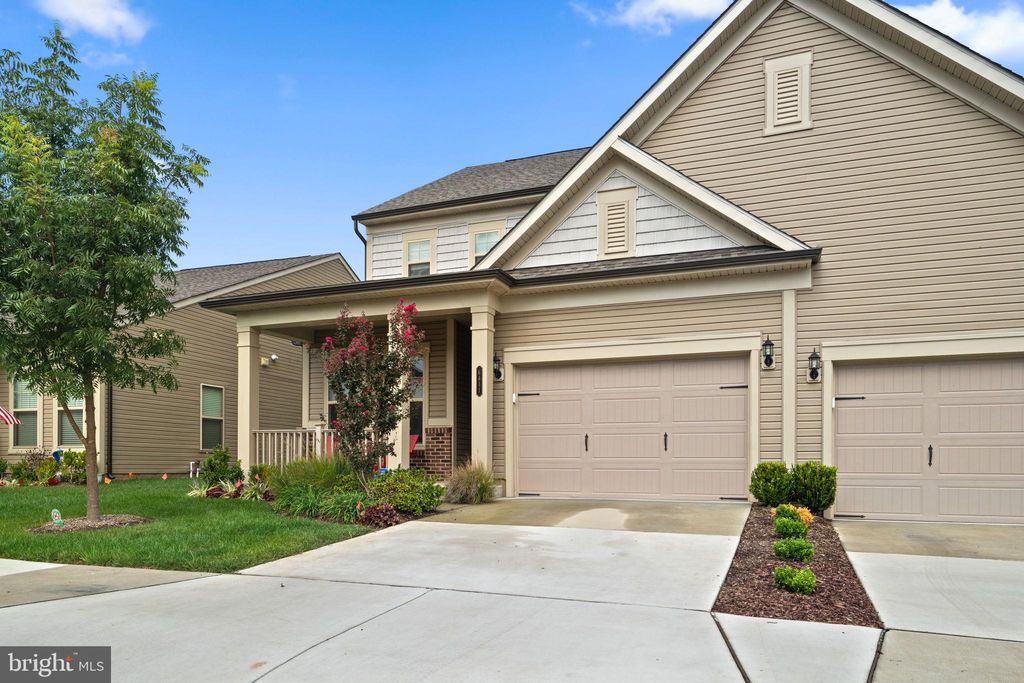 Photo of 6411 Tulip Terrace, HAYMARKET, VA 20169 (MLS # VAPW2104738)