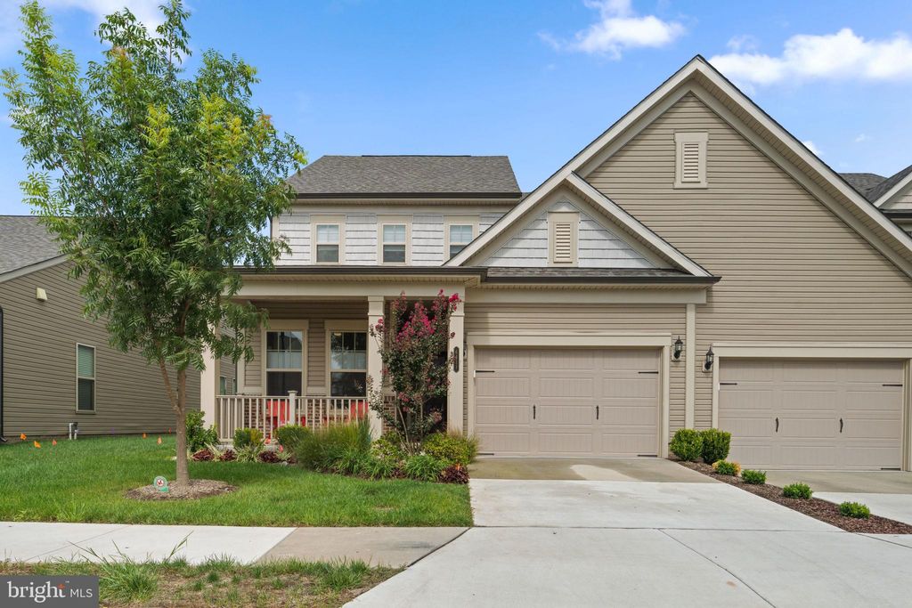 Photo of 6411 Tulip Terrace, HAYMARKET, VA 20169 (MLS # VAPW2104738)
