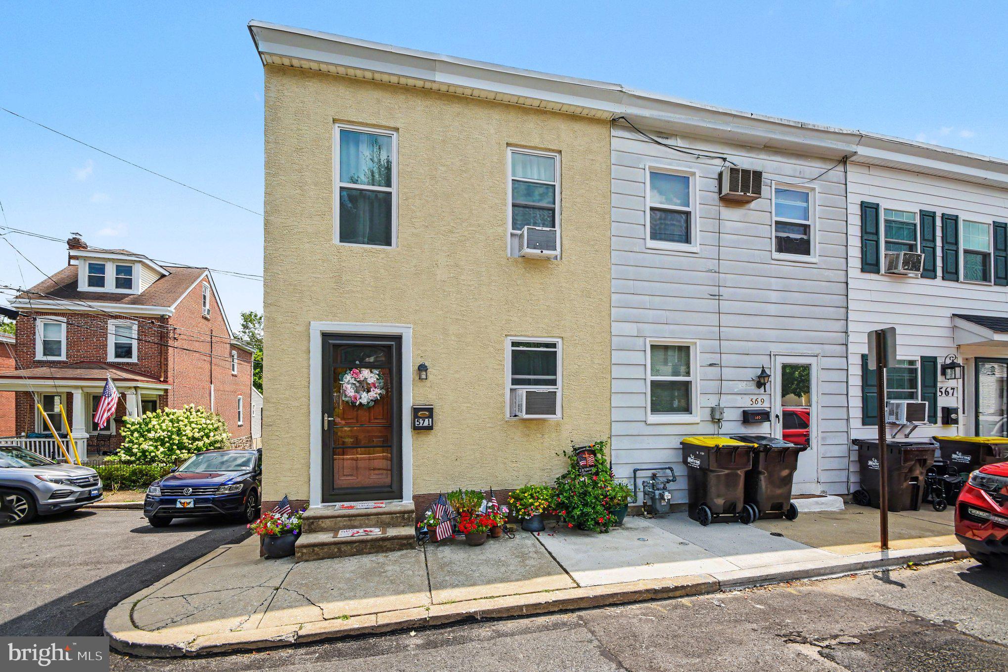 571 SUMMIT STREET